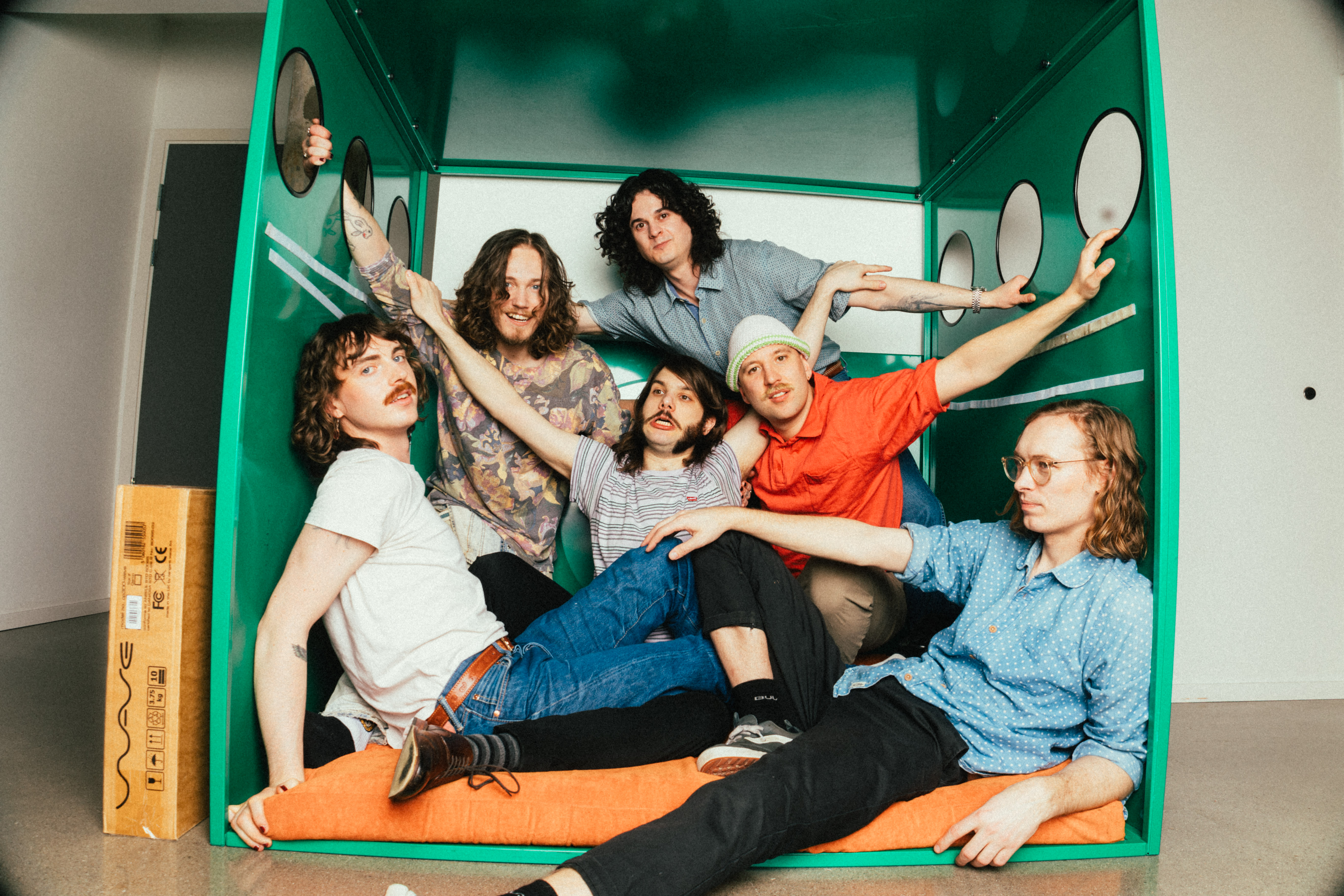 Etterlatt inntrykk fra Aftenpostens anmelder Westad Stuen, er at dette er et band som det er meget gøy å se live.