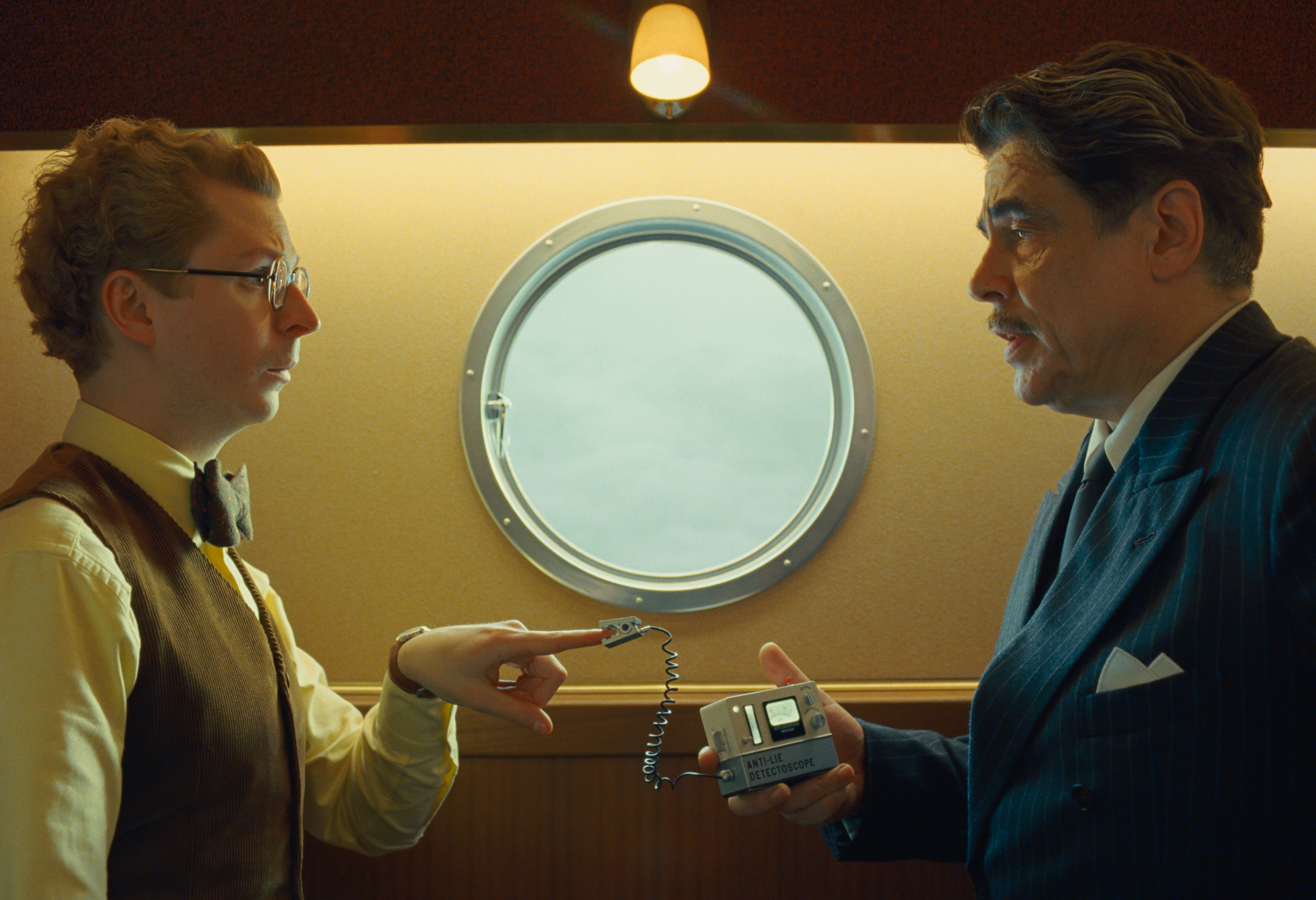 Michael Cera og Benicio del Toro.