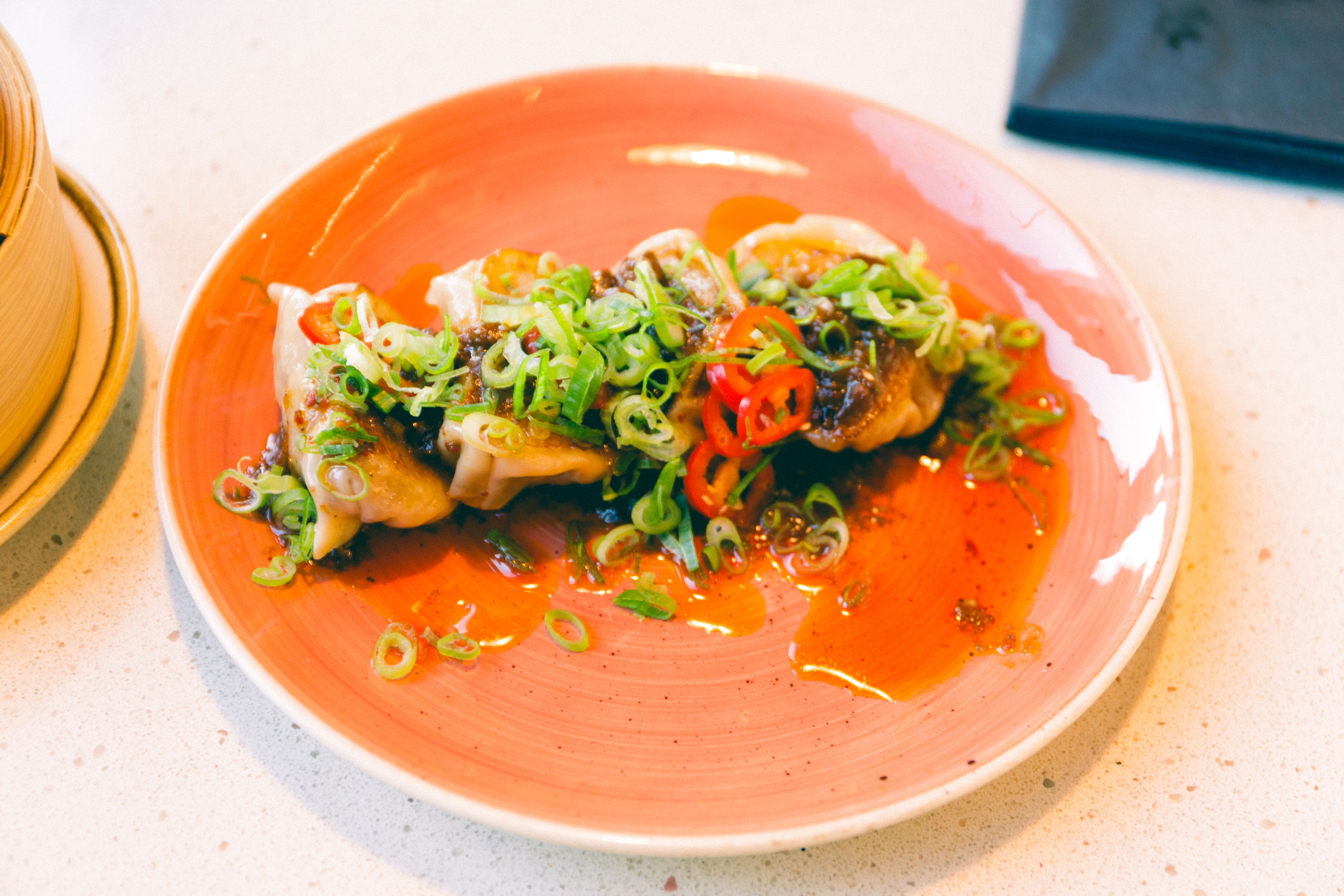 Gyoza med reker og svinekjøtt.