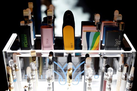 Folkehelseinstituttet vil vurdere e-sigaretter på nytt etter urovekkende studier 