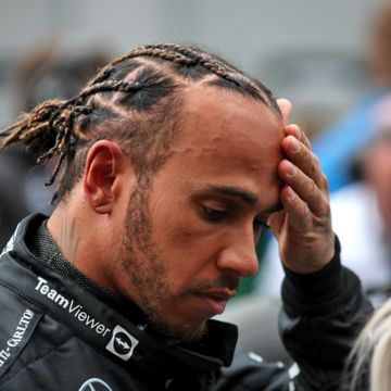 Hamilton tordner mot fansen etter fredagens krasj: – Forbløffende