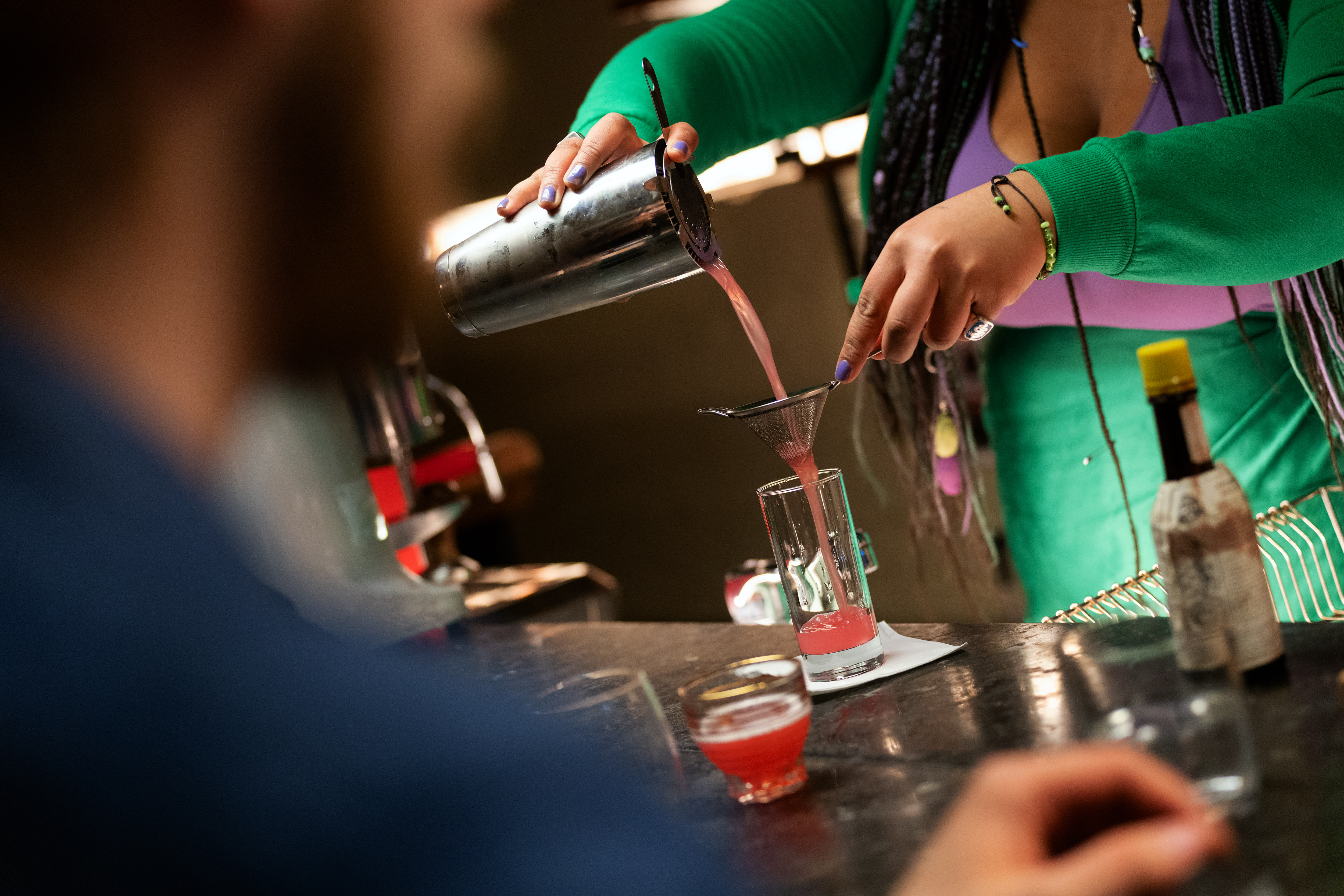 Hvordan er nordmenn egentlig på bar? Dette sier bartenderne