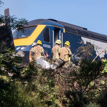 Tre omkom da passasjertog sporet av i Skottland