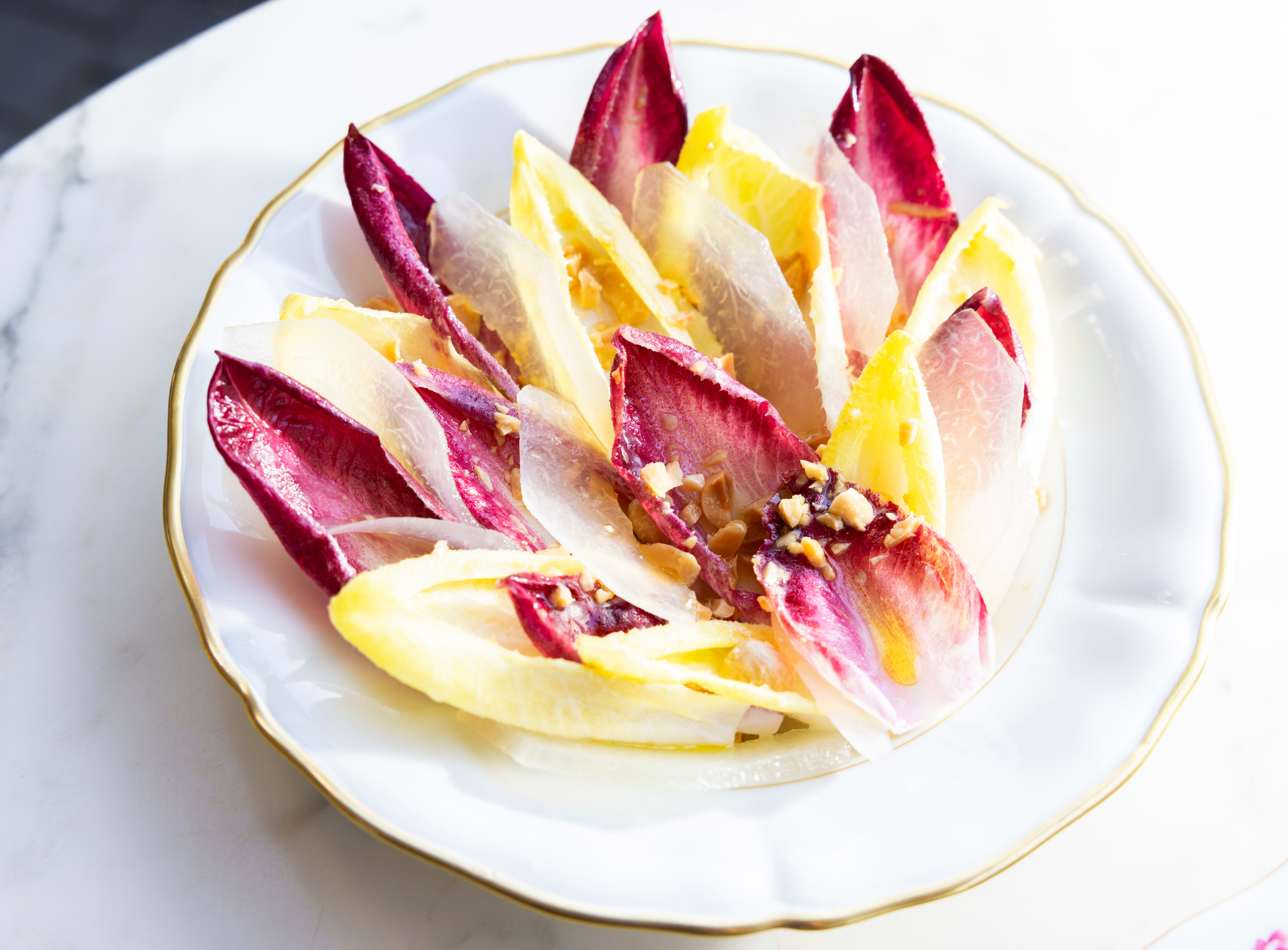 Fargerike sikoriblader er en god siderett. 