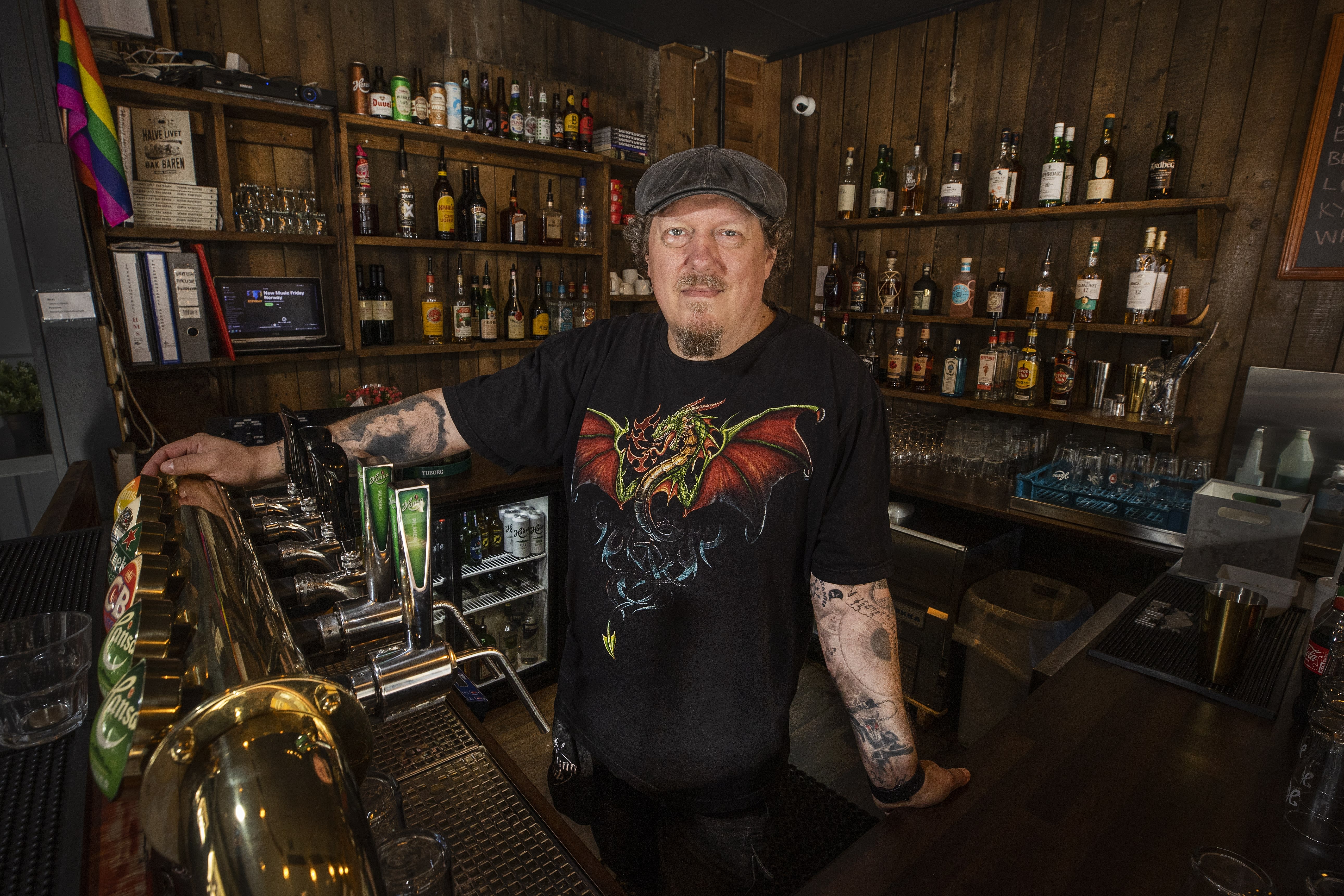 På en brun pub skal du alltid kunne slå av en prat med bartenderen, mener Manfredo.