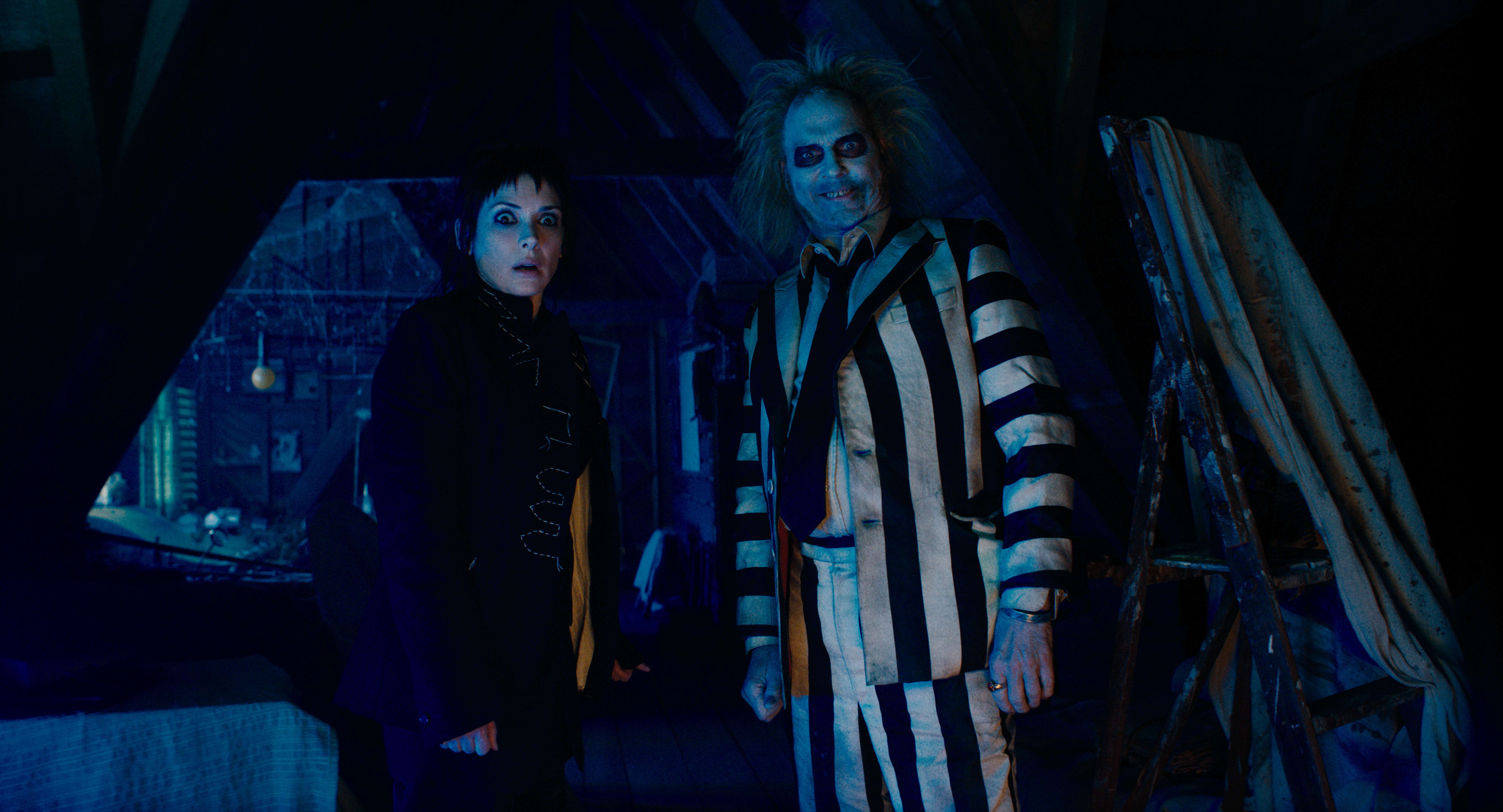 Lydia (Winona Ryder) og Beetlejuice (Michael Keaton)