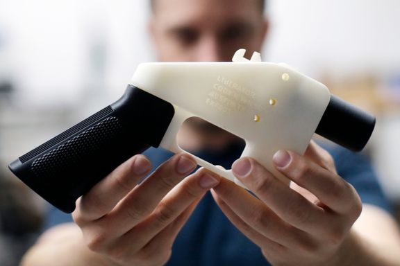 Han skapte en omstridt 3D-printet pistol, men fikk ikke gi den bort. Nå selger han oppskriften for én cent.