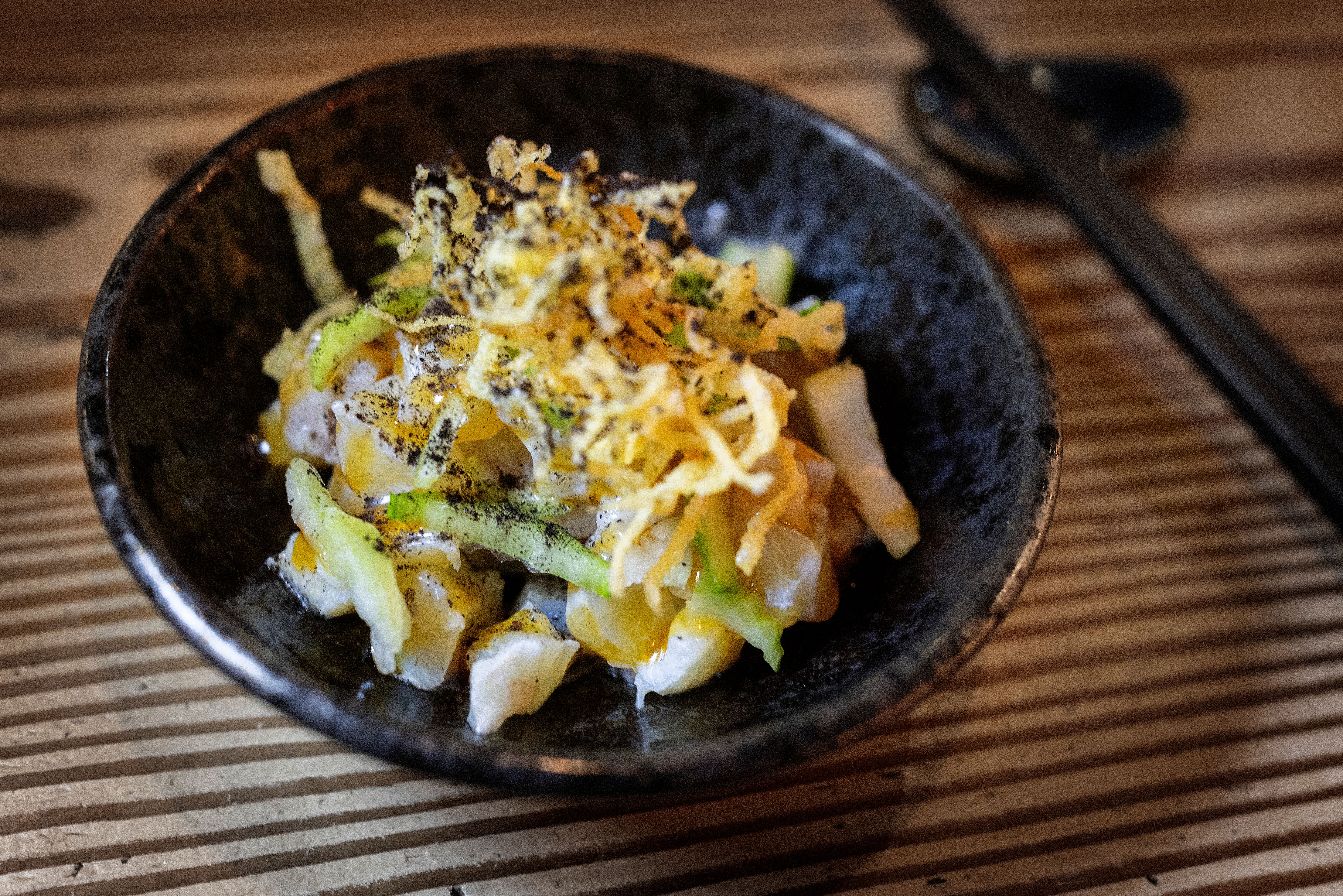Cevichen er syrlig og frisk. Lulu leverer mange gode småretter denne kvelden.