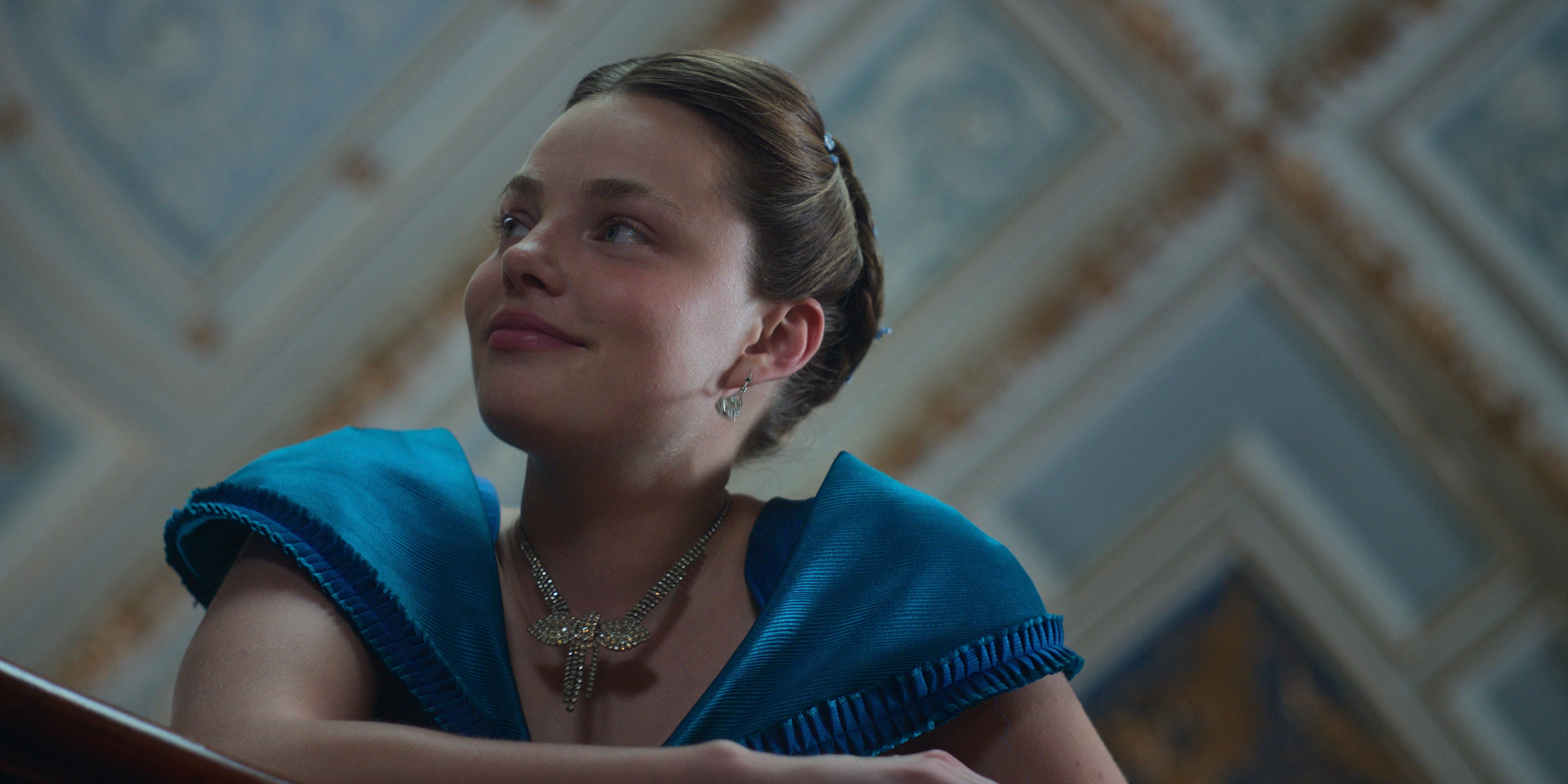 Kristine Frøseth spiller Nan i «The Buccaneers». Hennes nydelige spill understreker alt serien forsøker å fortelle om oppvekst og identitet. 