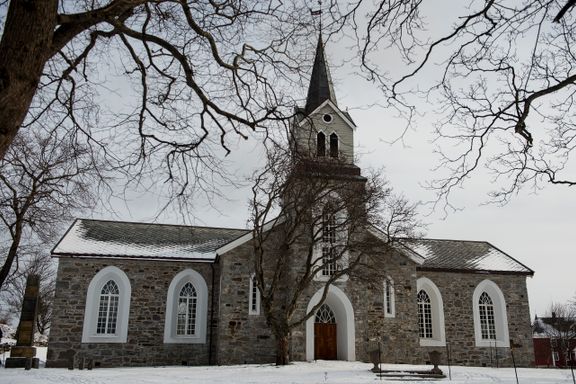 Ni av ti norske kirker mangler automatisk brannslukkingsanlegg