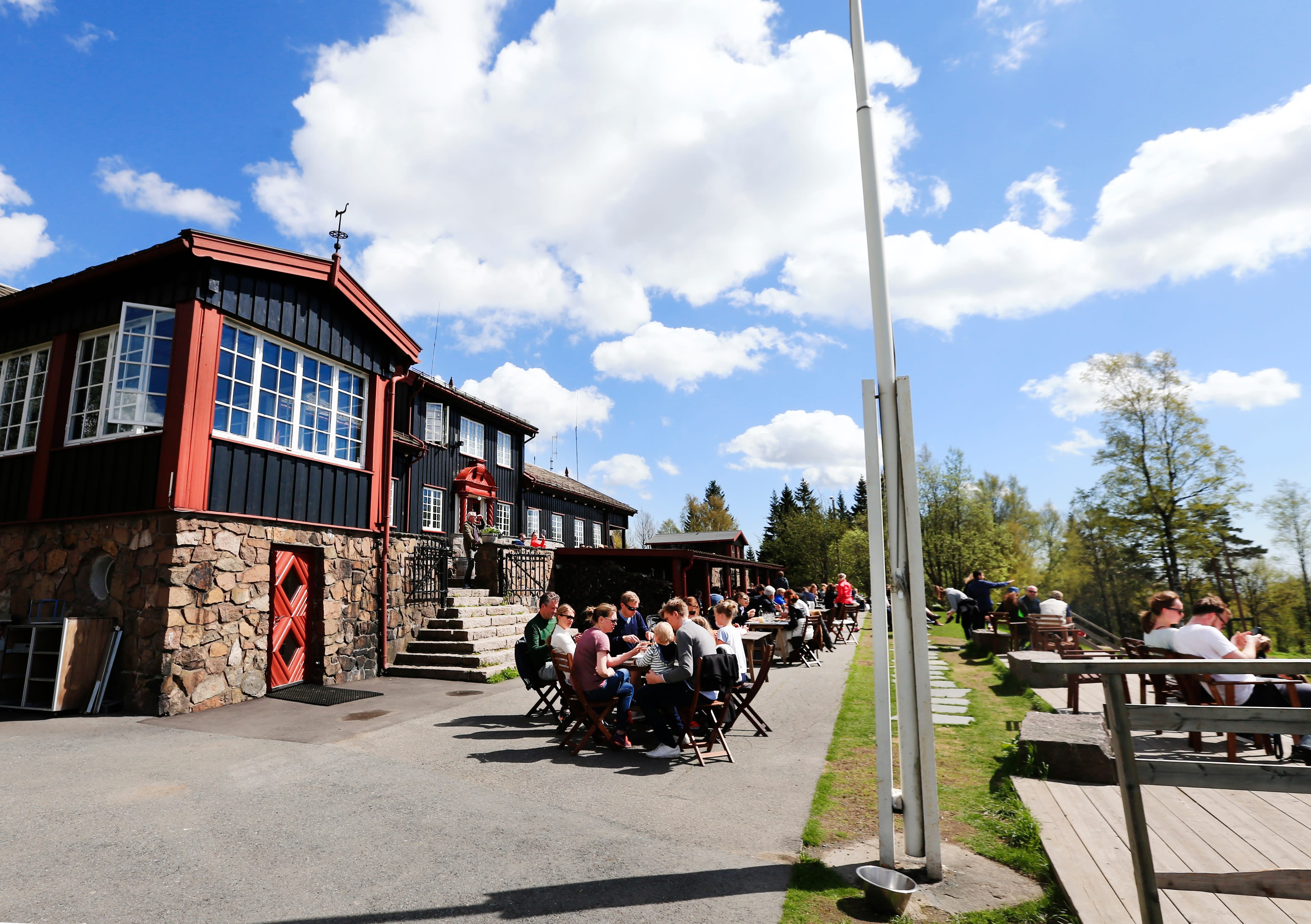 Når været tillater det, er Grefsenkollen stedet for en øl og noe lett å bite i.