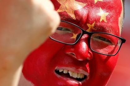 Kina er ikke engang med. Likevel feirer kineserne som om de har vunnet VM. 
