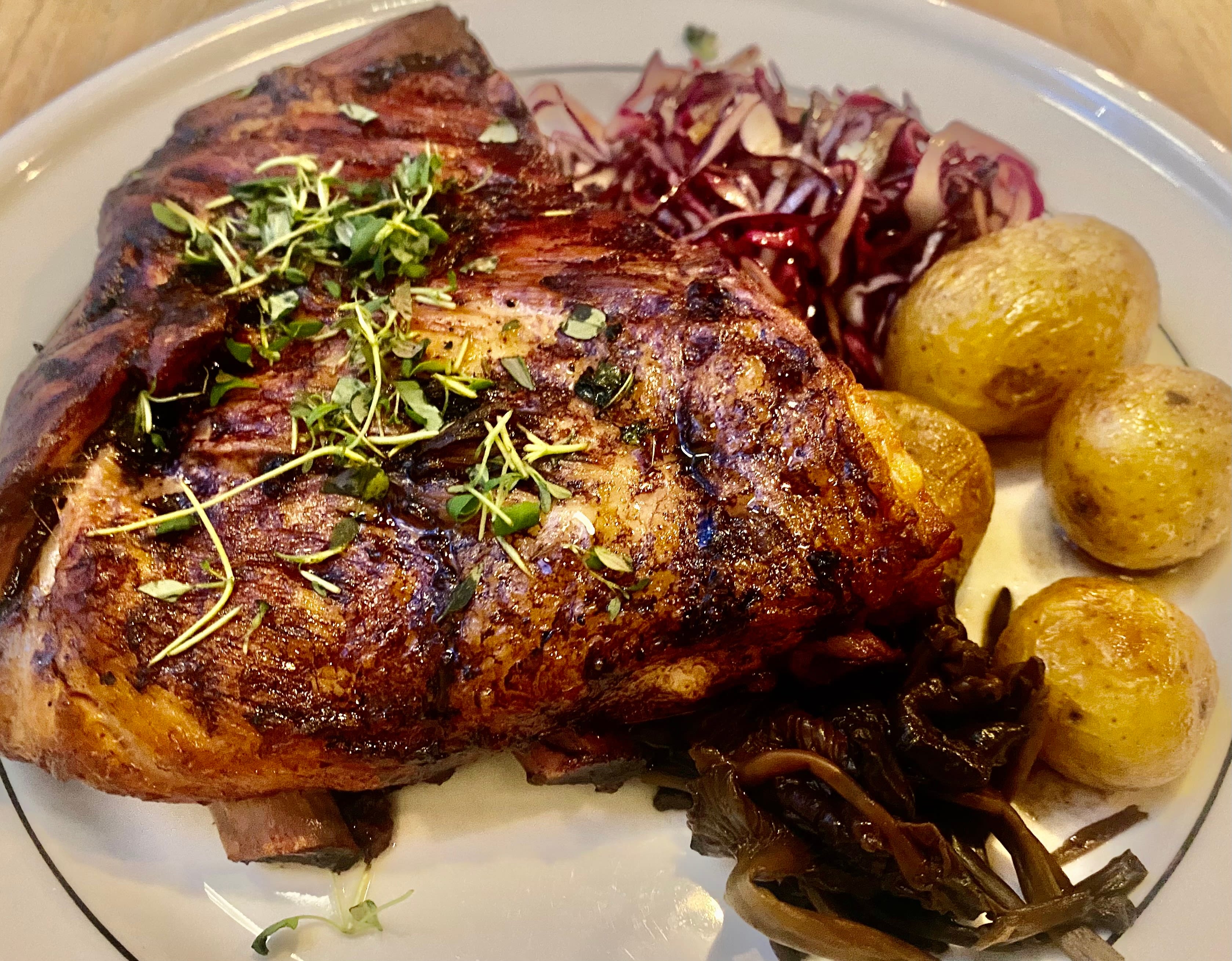 Bra og mettende rett med grillede ribs. 