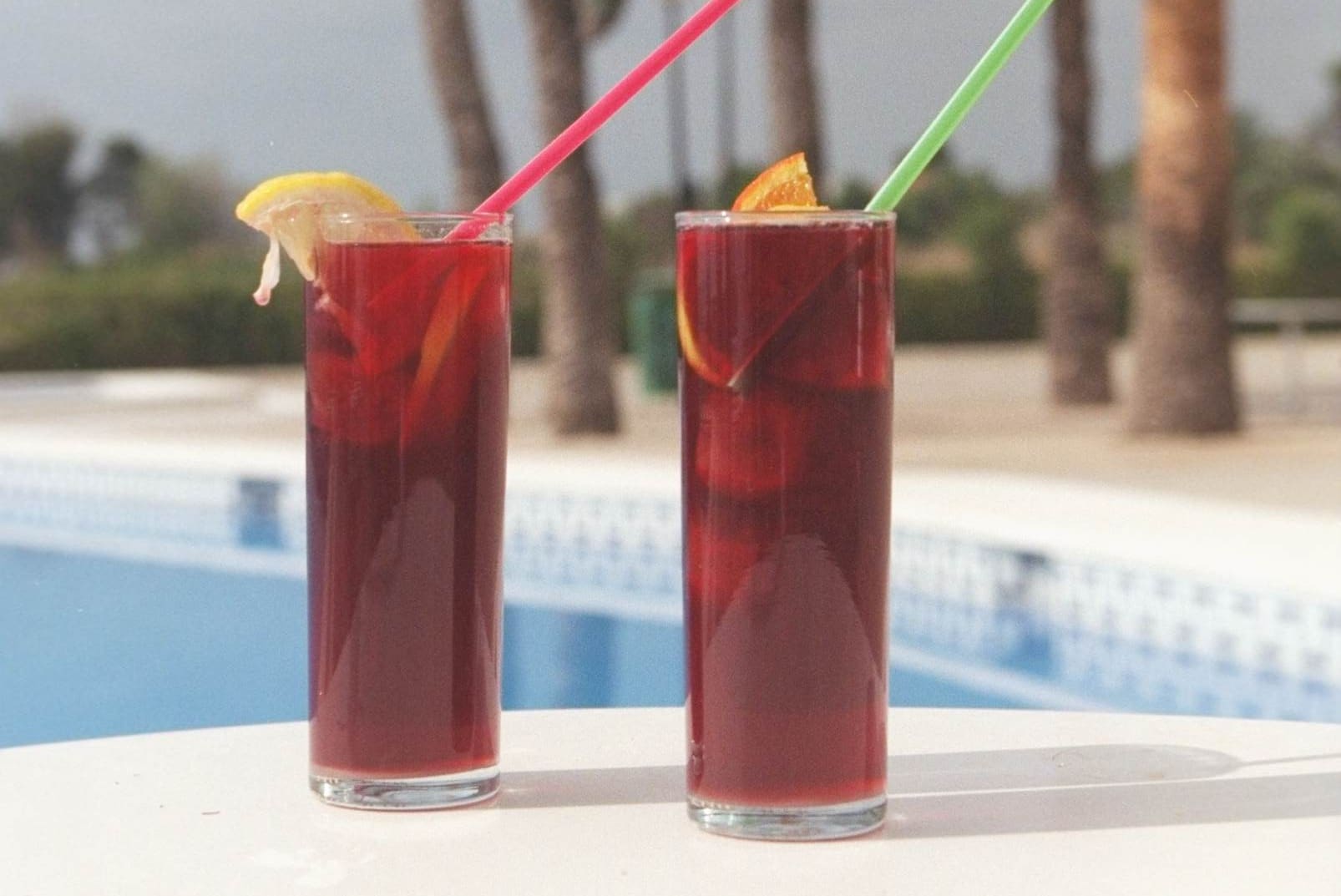 Rødvin og brus, por favor. 