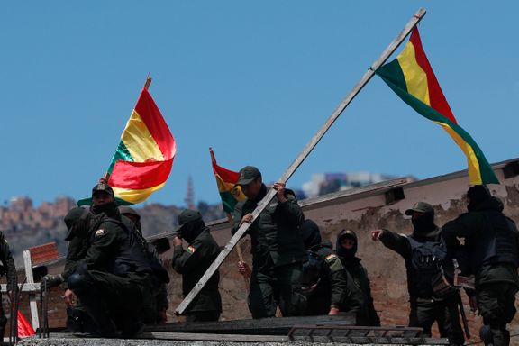 Demonstranter stormet to statseide medier i Bolivia