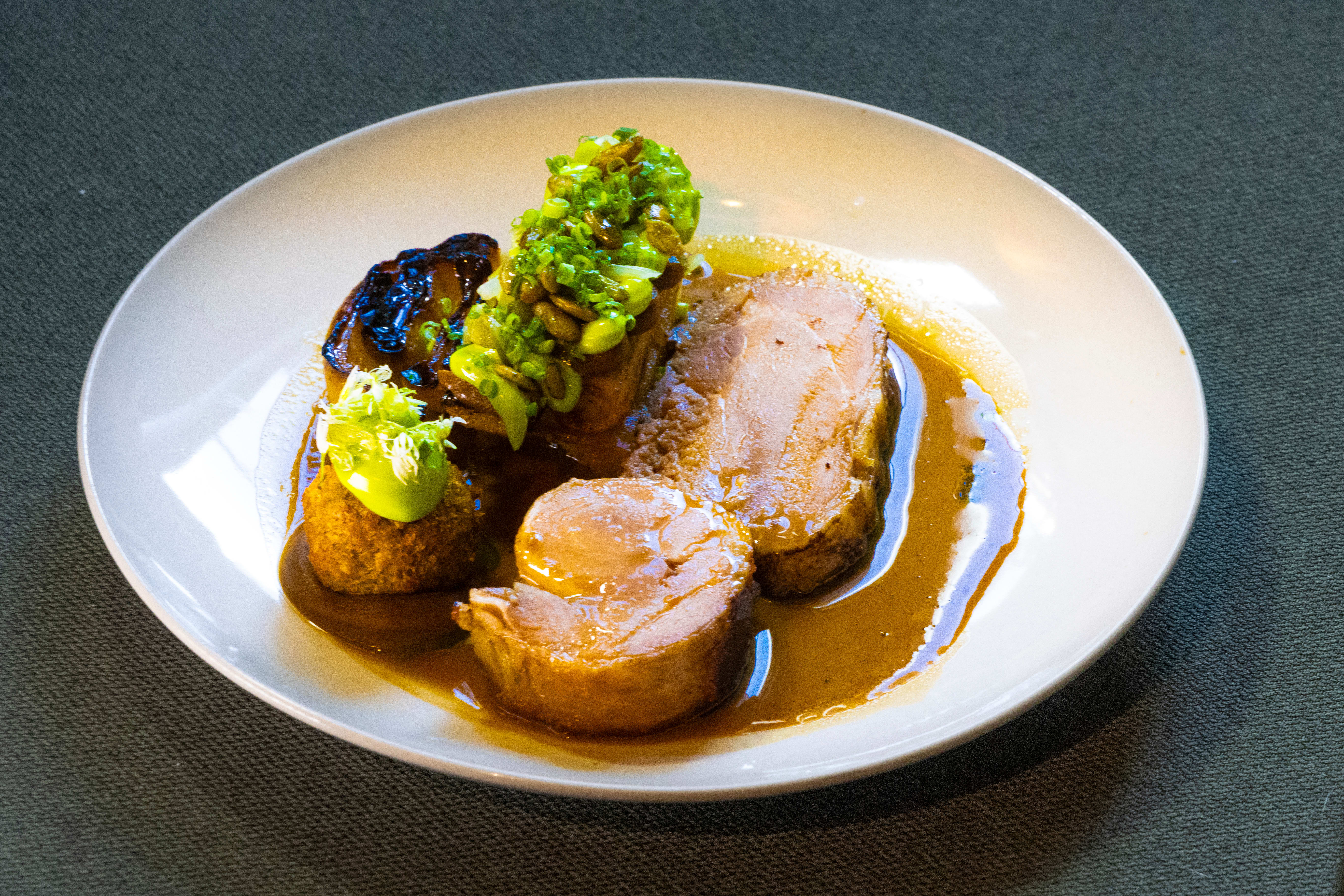 Kraftkost. Lammebogen er saftig, men helheten funker ikke.