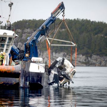 Mann i 40-årene død i båtulykke ved Askøy – to er sendt til sykehus