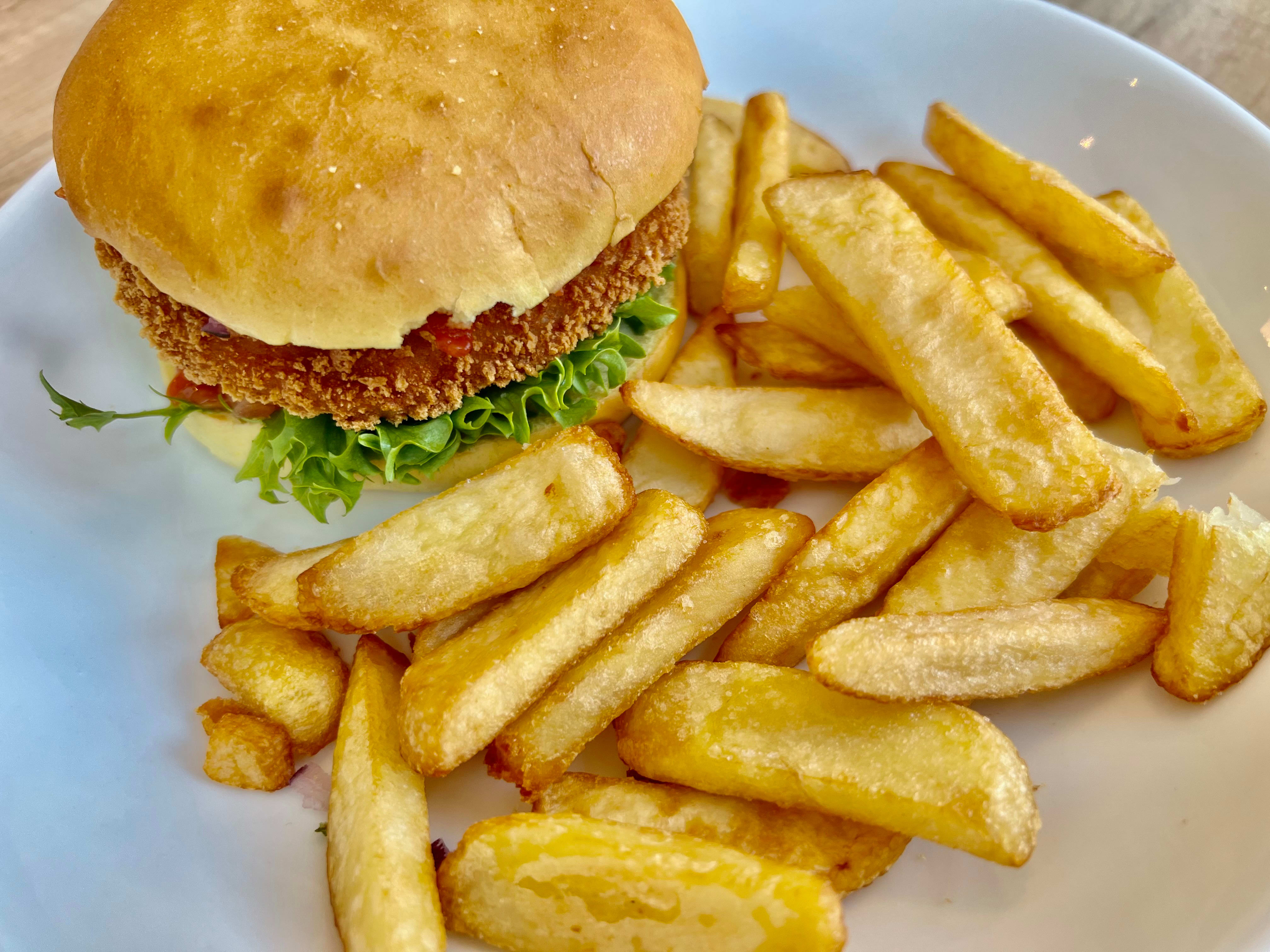 Test av alle 20 spisesteder og restauranter i avgangshallene på Gardermoen: Her finner du den beste maten