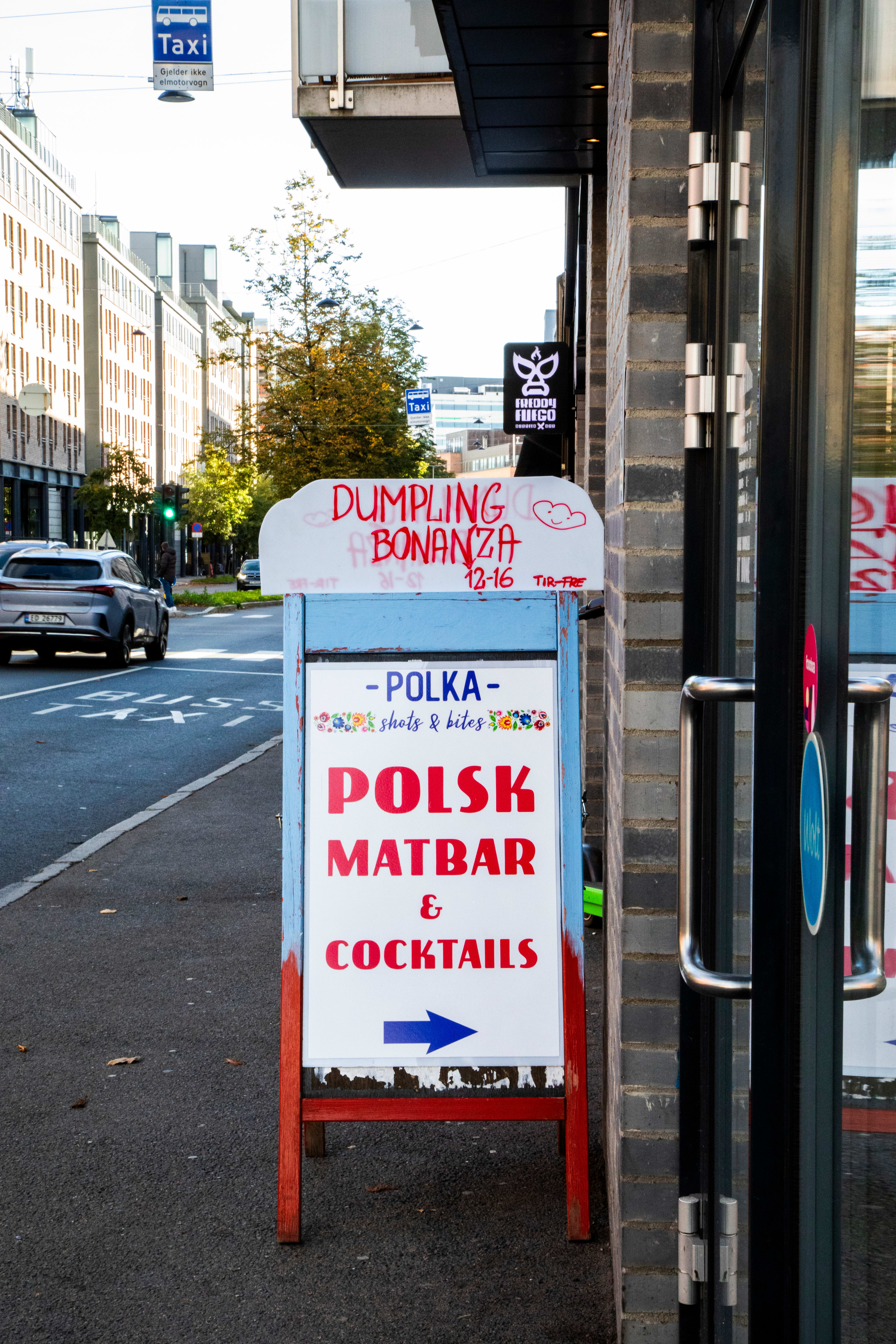 Har du lagt merke til dette skiltet? Bak dørene skjuler det seg en Oslo-perle. 