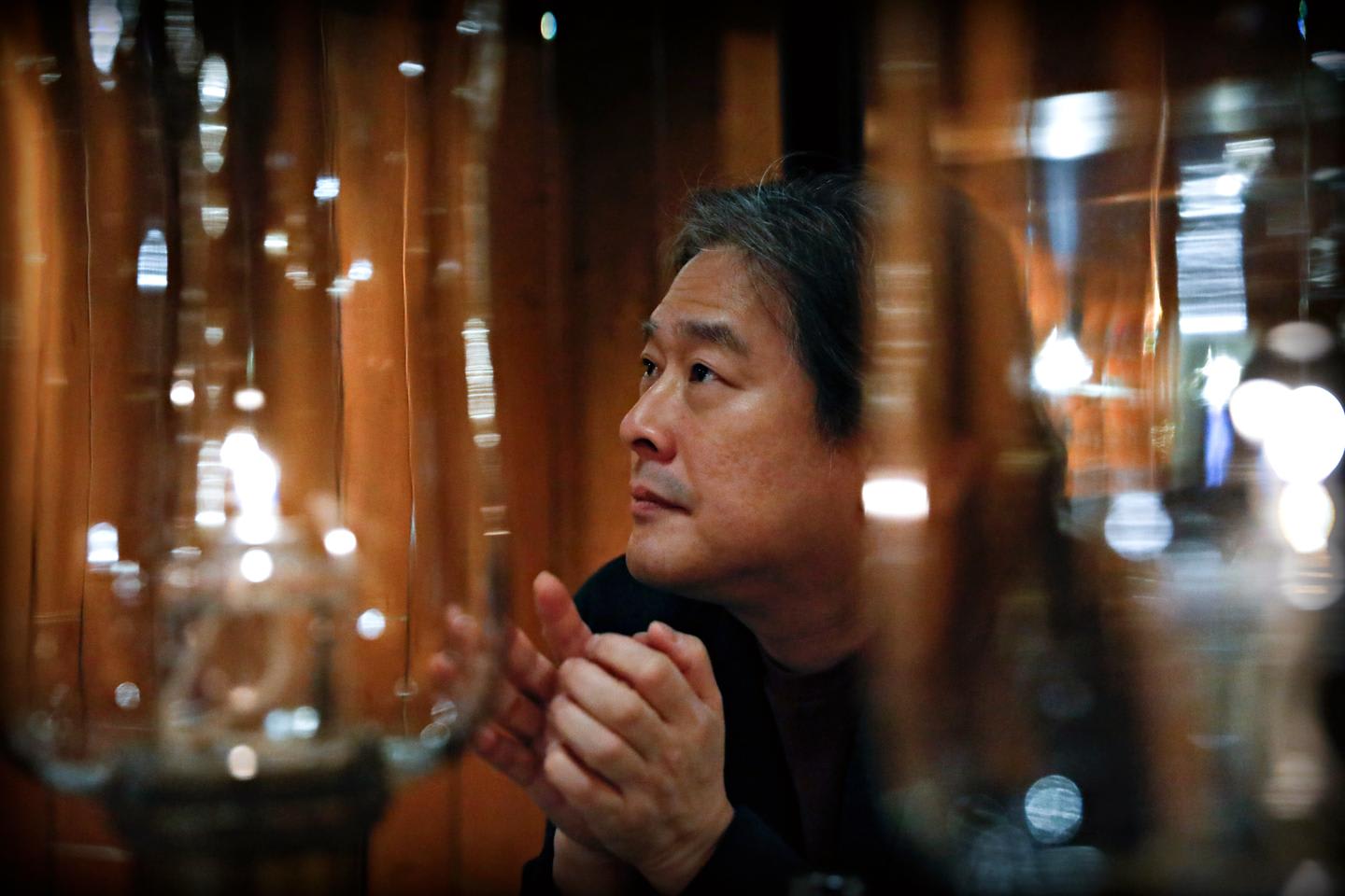 Park Chan-Wooks «Lady Vengeance» er tema for et av essayene. Dette bildet er tatt da den sørkoreanske regissøren mottok æresprisen under Film fra sør-festival i 2019. 