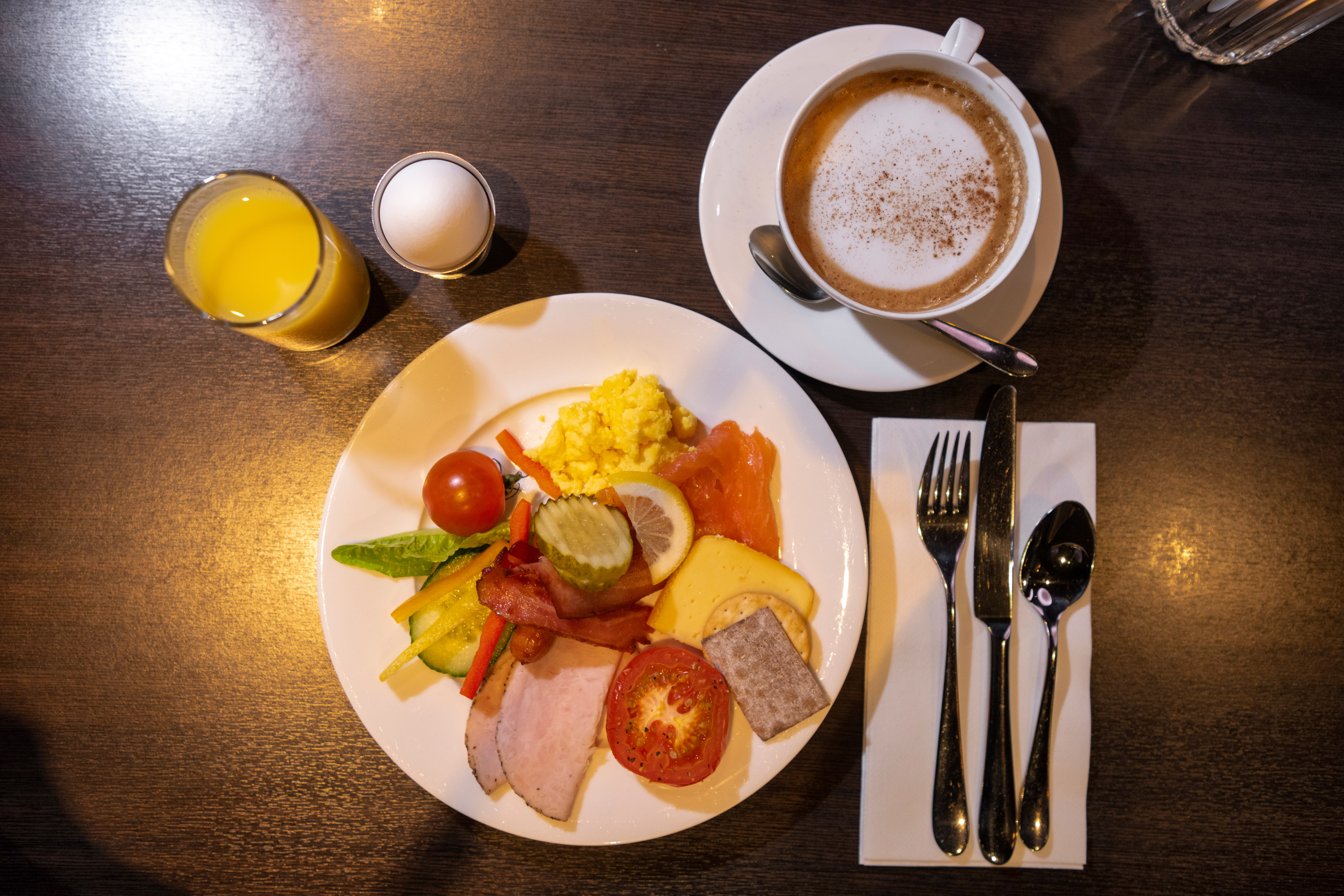 Få fart på søndagen med en skikkelig hotellfrokost. Her fra Thon hotell Opera.