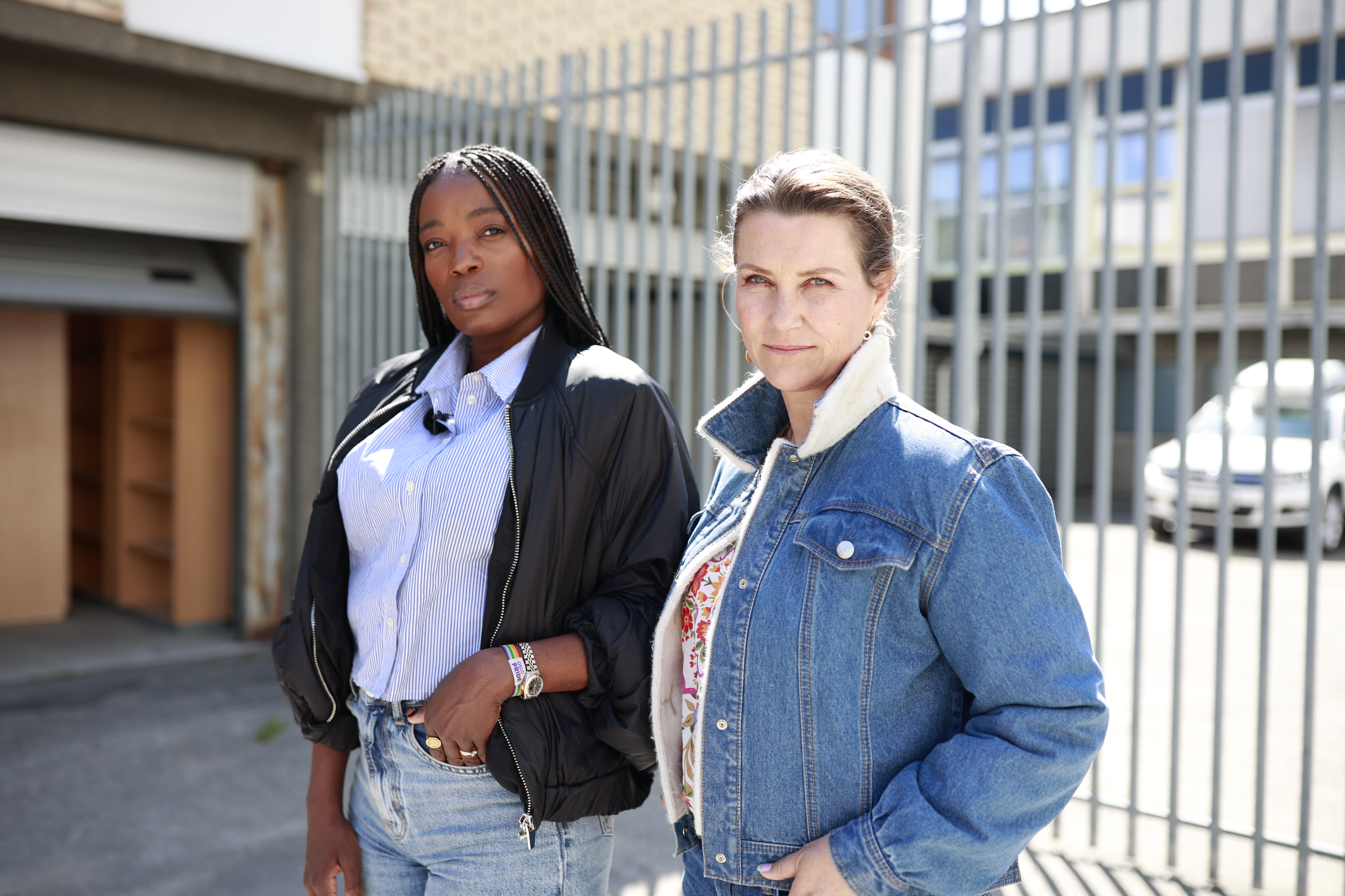 Prinsesse Märtha Louise (52) er på rømmen med skuespiller og forfatter Tinashe Williamson (38) i reality-serien «Jaget». 