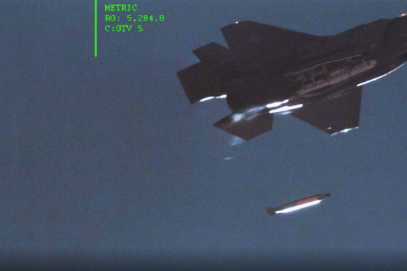 Her øver USA på å slippe en mini-atombombe fra jagerflyet F-35