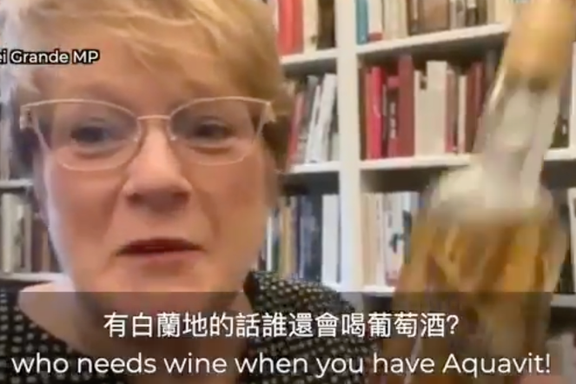 Da Kina straffet Australia, hentet Trine Skei Grande frem akevittflasken