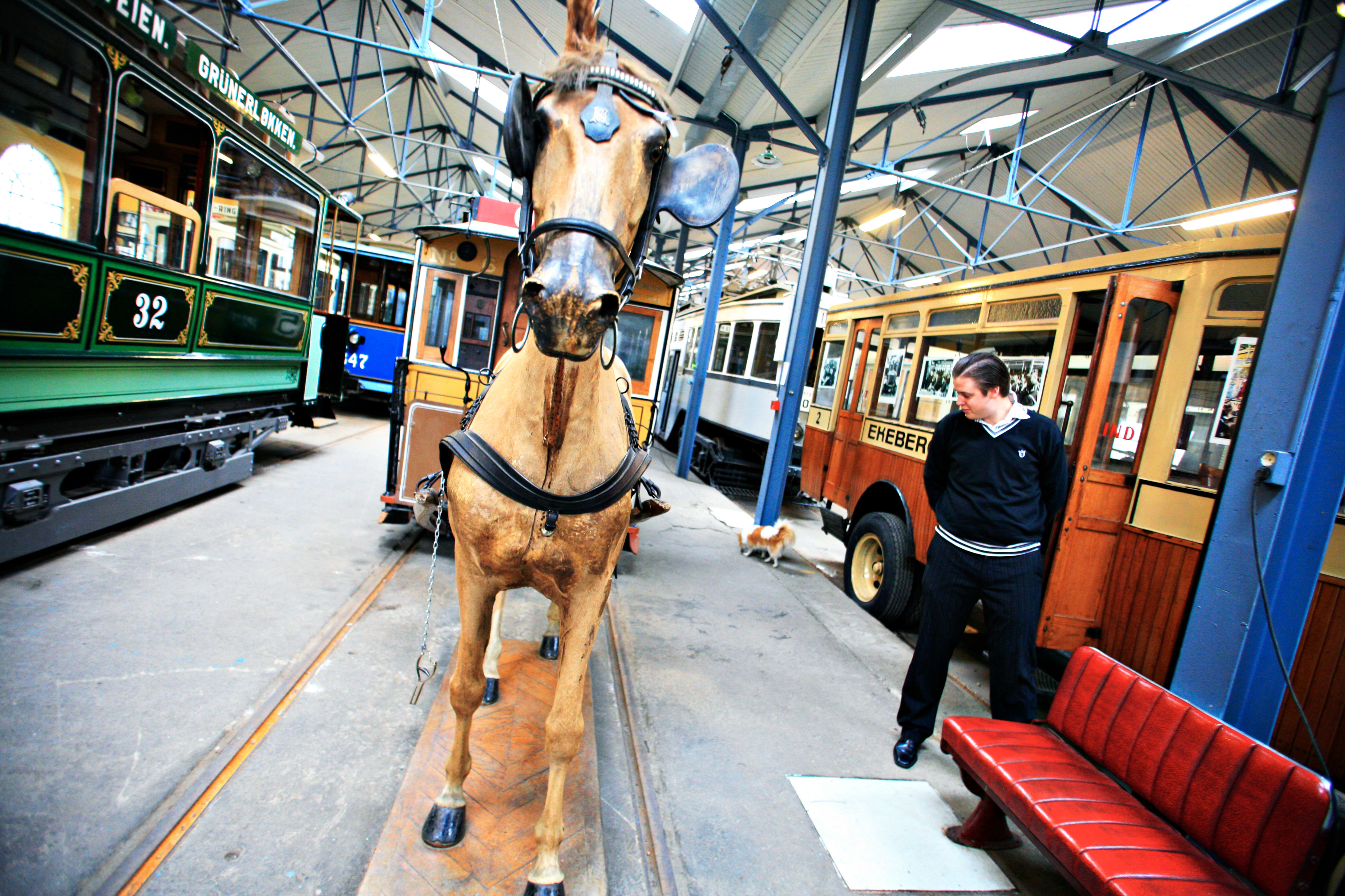 Fra hest til strøm: Oslos kollektivtransporthistorie er mangfoldig. Mye av den er samlet i den gamle vognhallet på Majorstuen. 