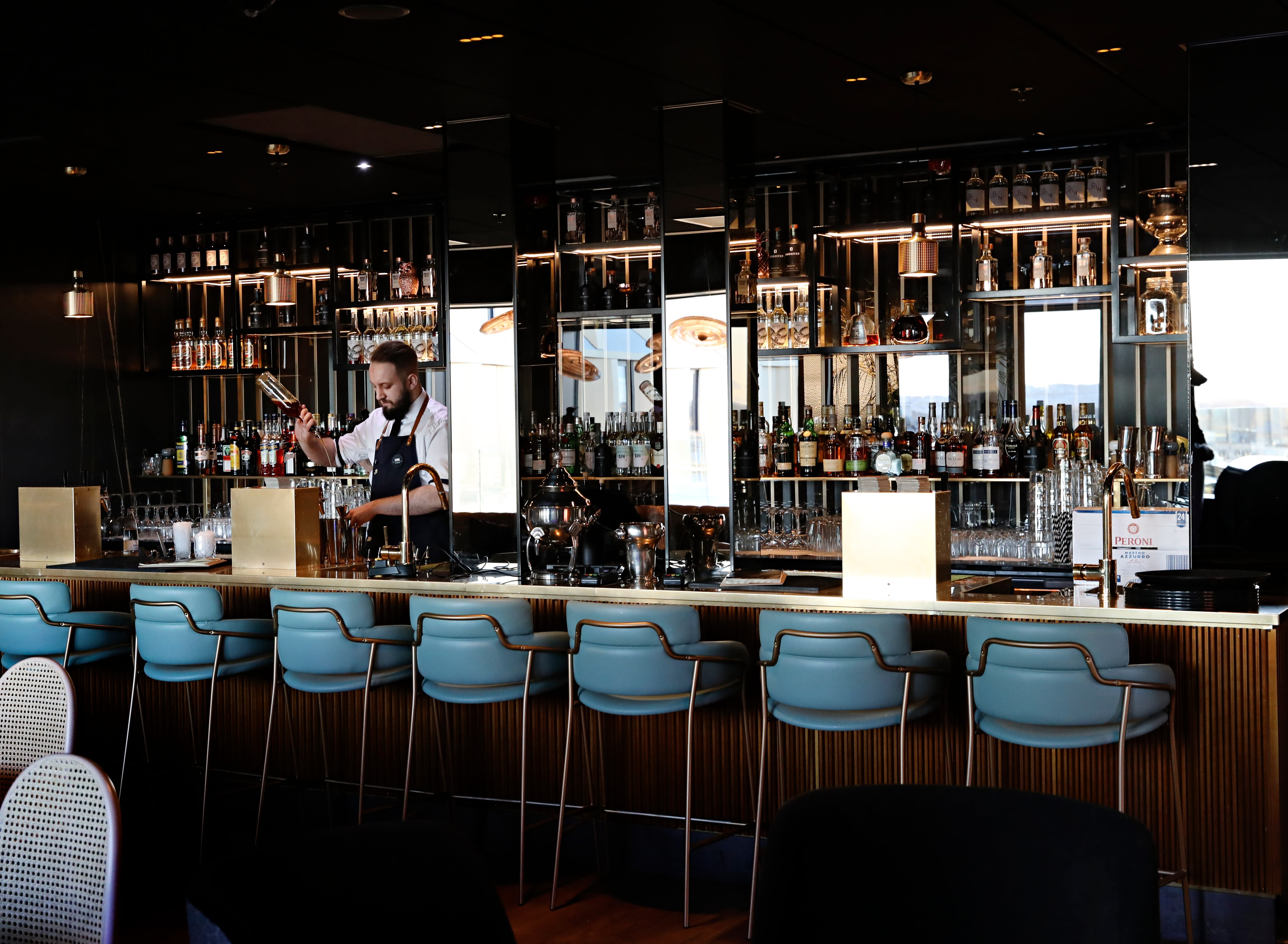 Baren på The Hub er lys og innbydende.