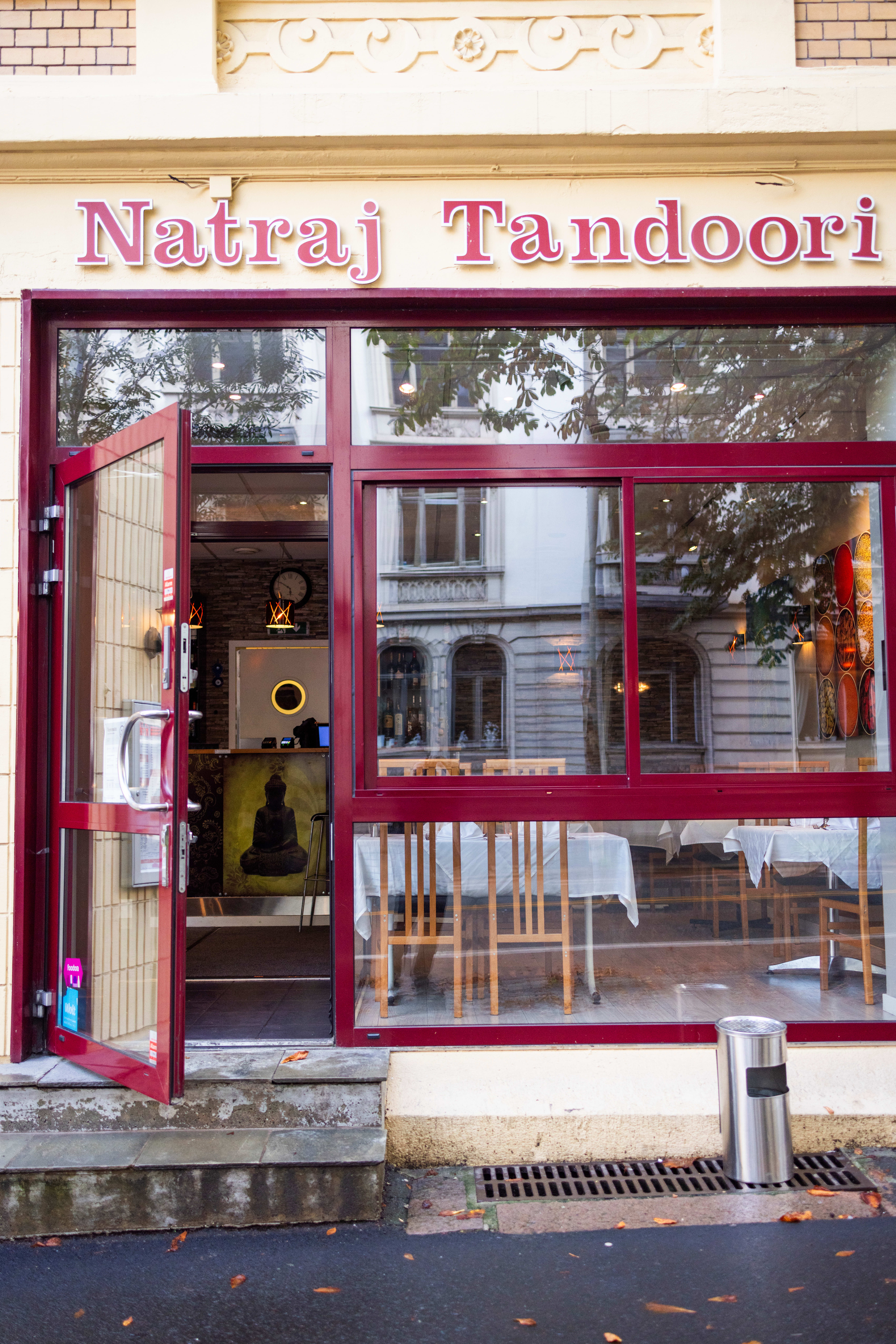 Lokalet ligger i Bygdøy Allé, ganske nært Solli plass. 