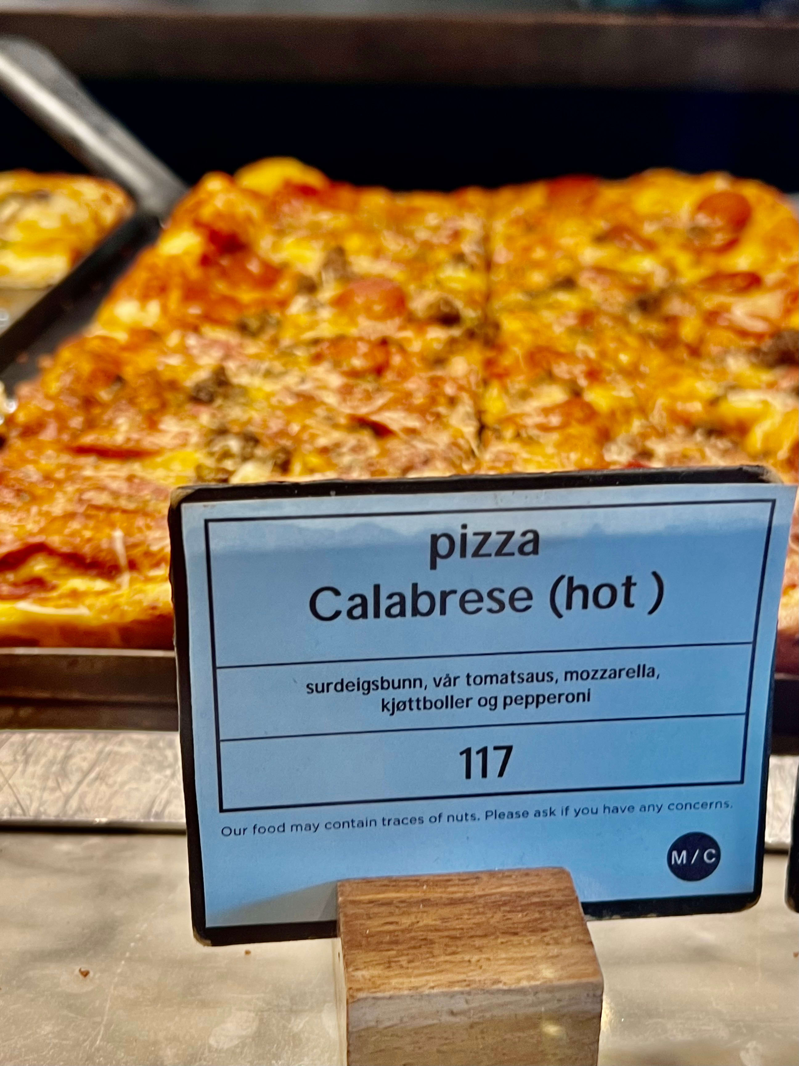 Test av alle 20 spisesteder og restauranter i avgangshallene på Gardermoen: Her finner du den beste maten