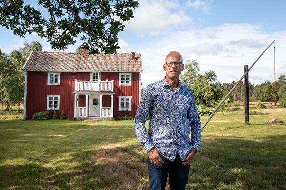 Han var verge for mindreårige asylsøkere. Nå driver han valgkamp for Sveriges mest omstridte parti.