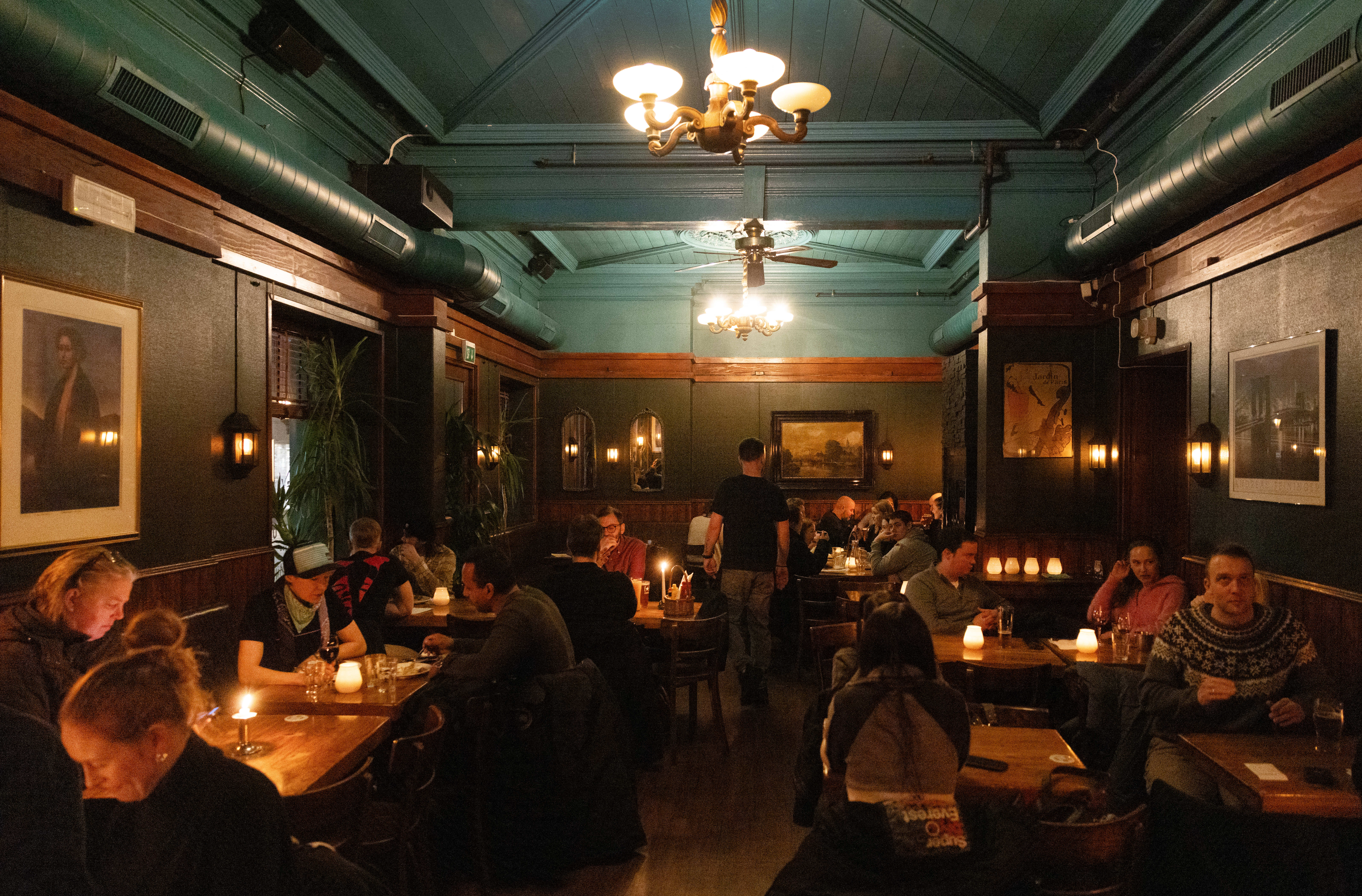 Mens alt rundt er endret, forblir Café Sara det samme