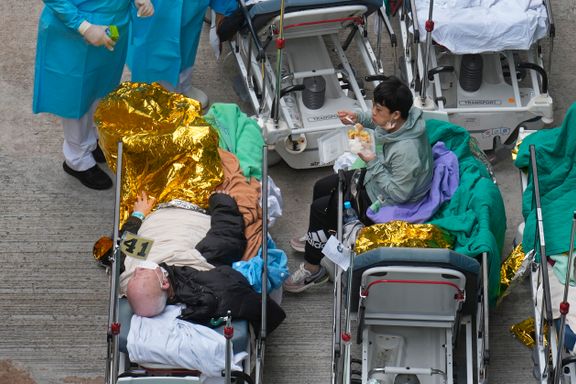 Pasienter ligger på fortauet, og byens ledelse jakter på 10.000 hotellrom. Utbrudd setter Hongkong i skvis.