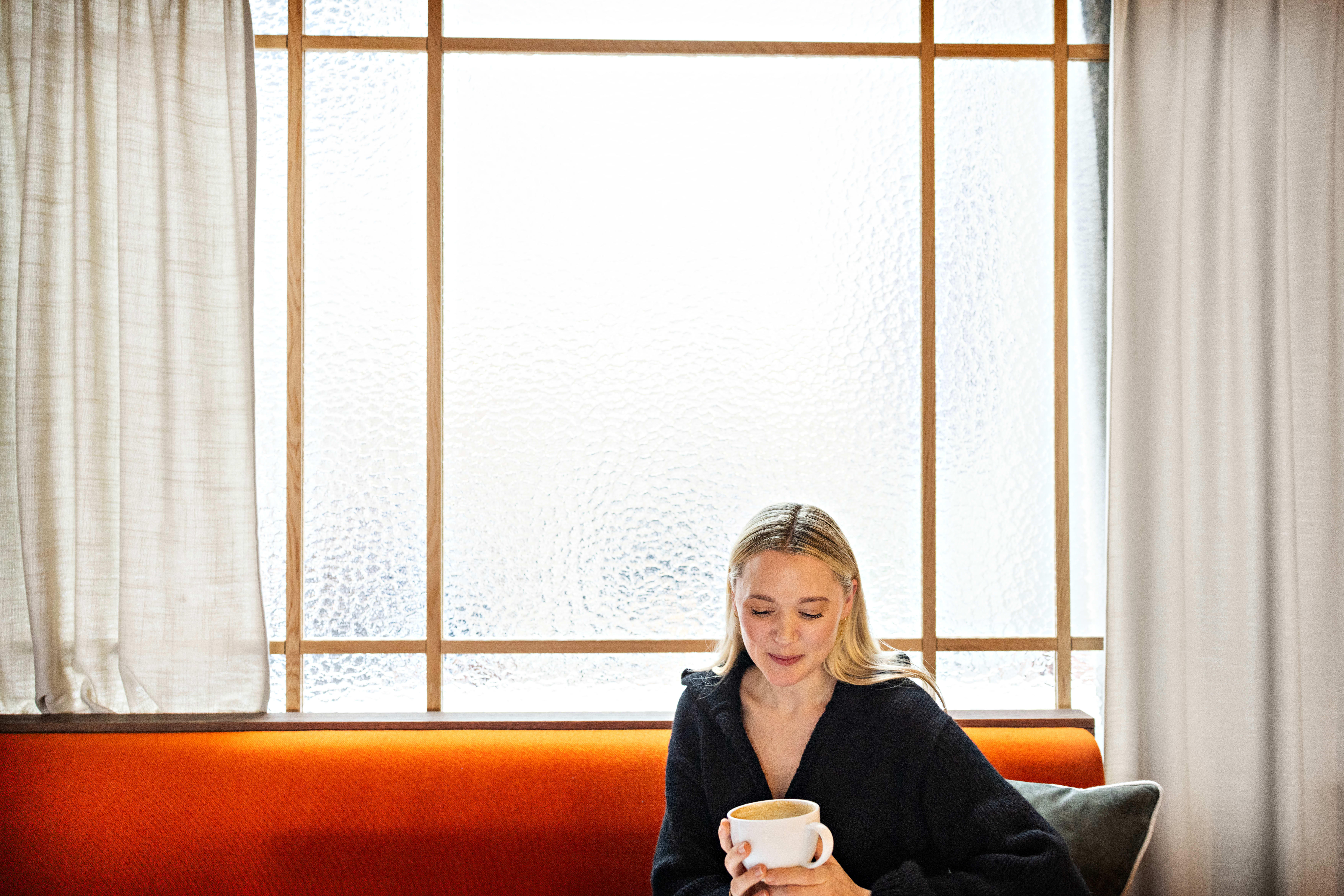 – Det er noe med linjene her. Jeg er glad i gamle steder som dette, sier Bergtun om Revier. 