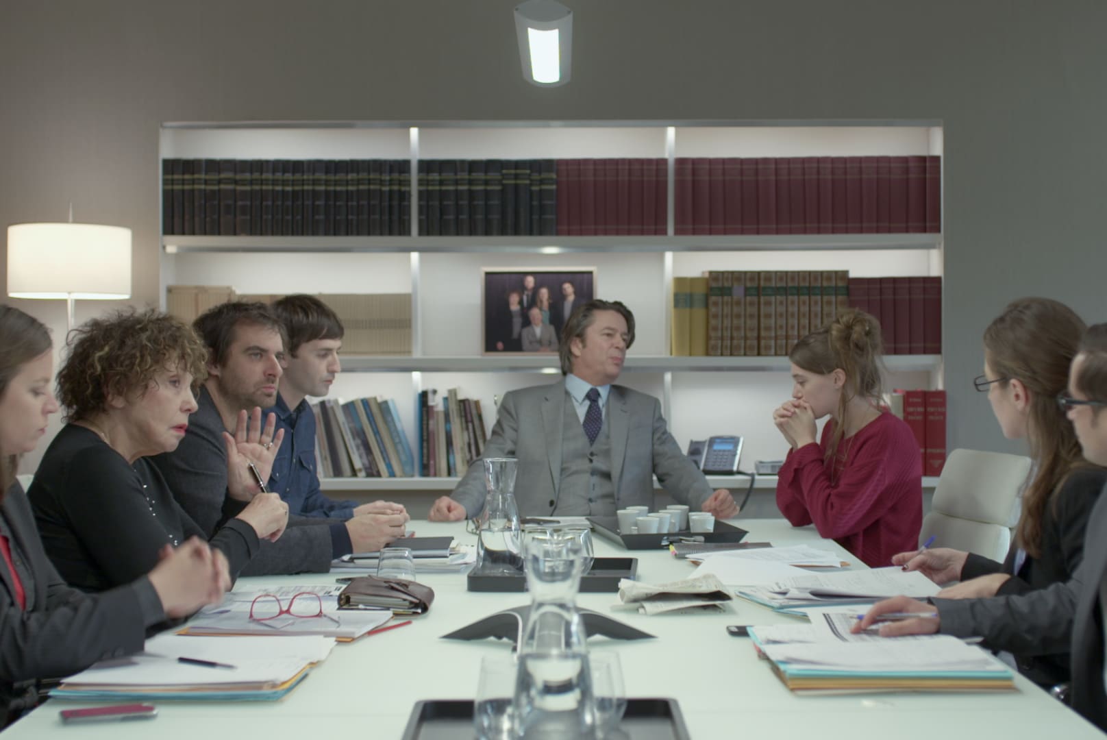 Egoene flyr over møtebordet i «Ring min agent».