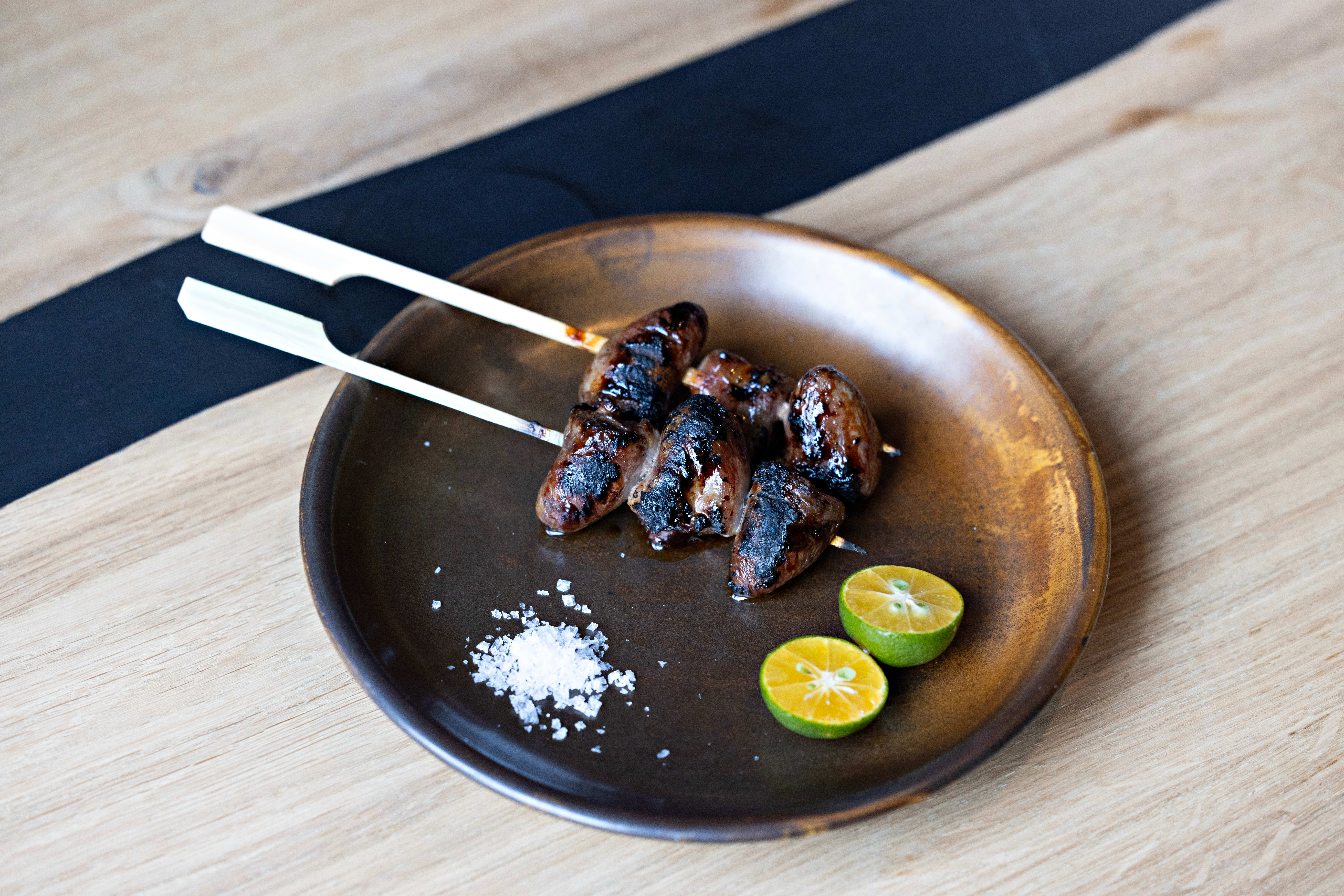 Grillede kyllinghjerter med calamansi.