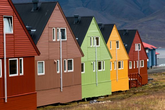 Da husene i Longyearbyen ble malt i disse fargene, skjedde det ikke uten motstand