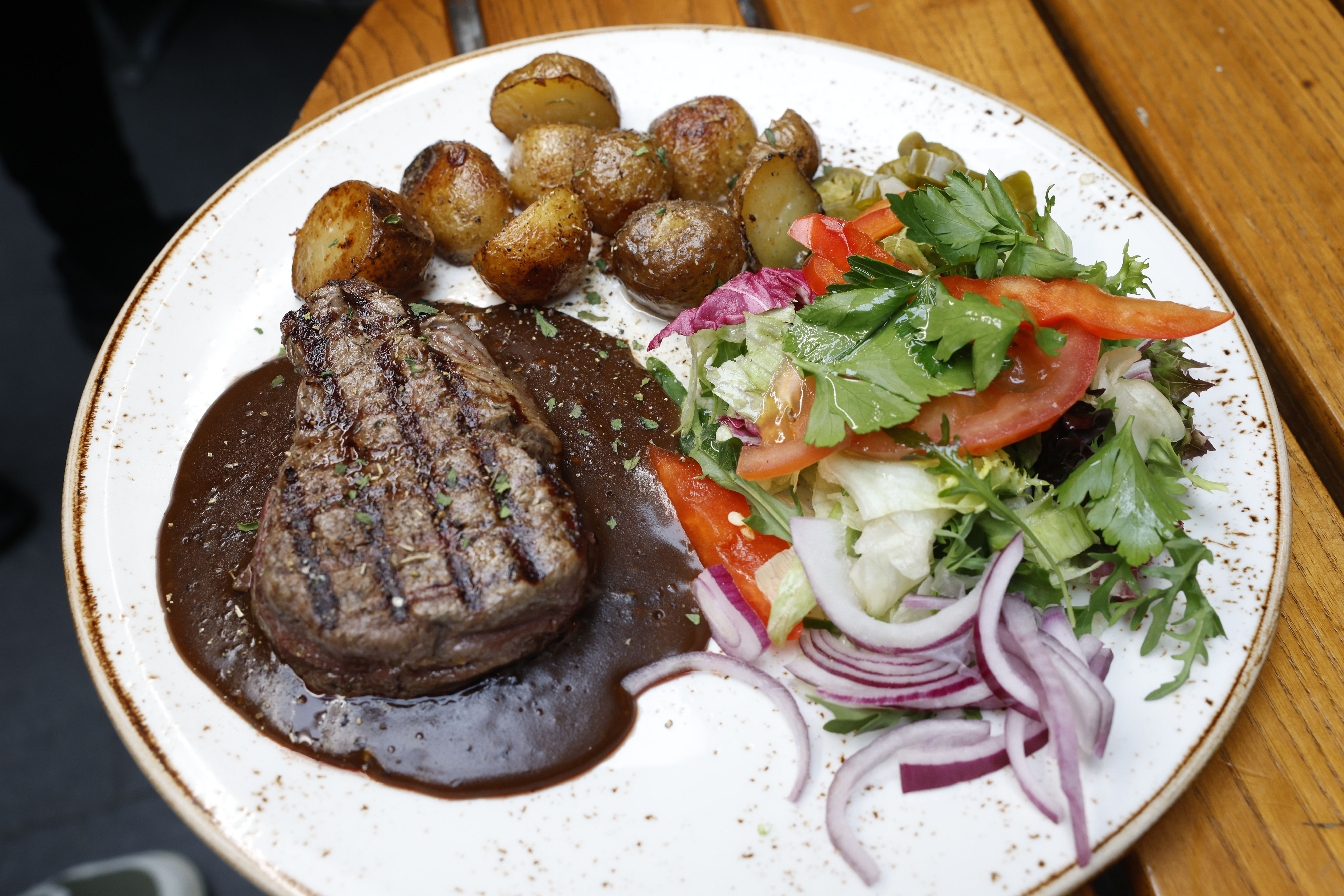 Café Sara har 60 retter på menyen. Vi testet alle sammen.