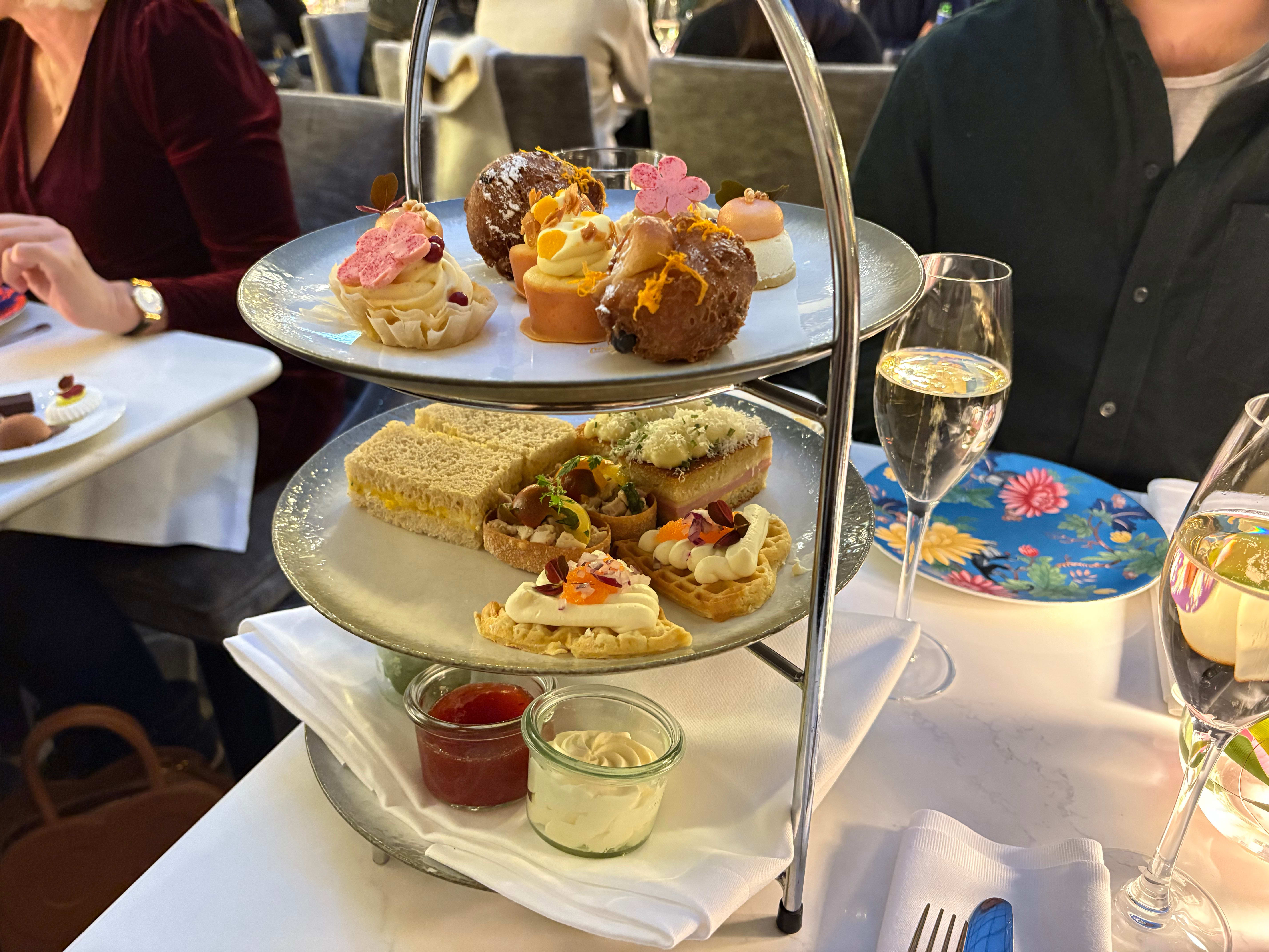 Test av afternoon tea: Fra deilig til hårreisende dårlig.