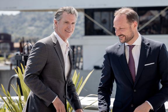 Om noen år ber han kanskje Haakon til Det hvite hus? – Velkommen, fleipet Californias guvernør.