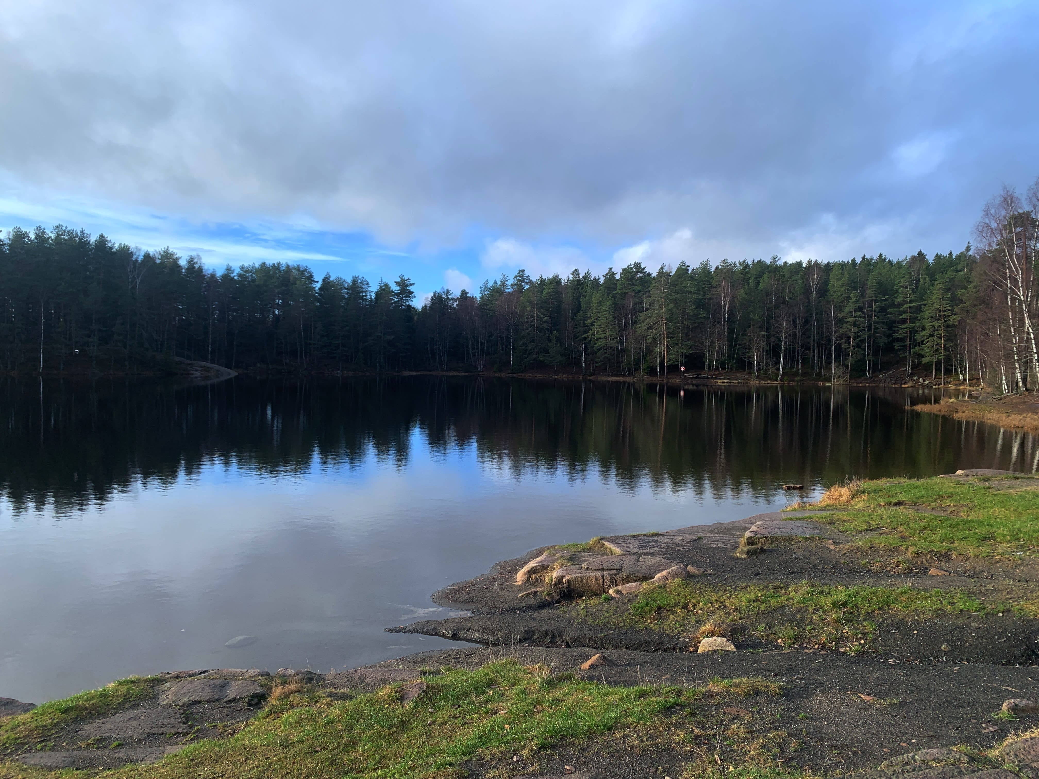 En tidlig morgen foran markavannet på Ammerud.