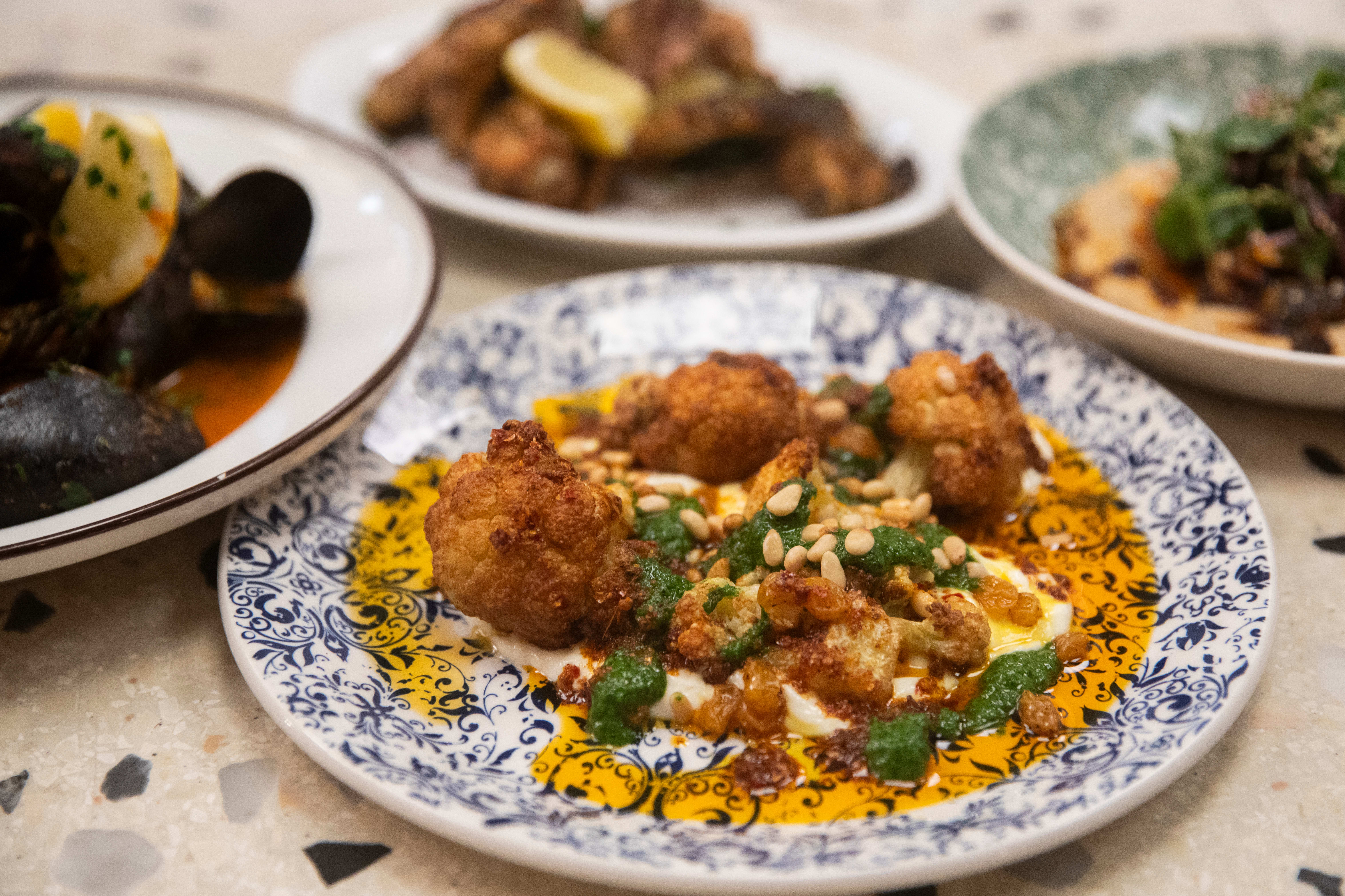 Skikkelig kosemat! Her spiser du meze i Oslo.