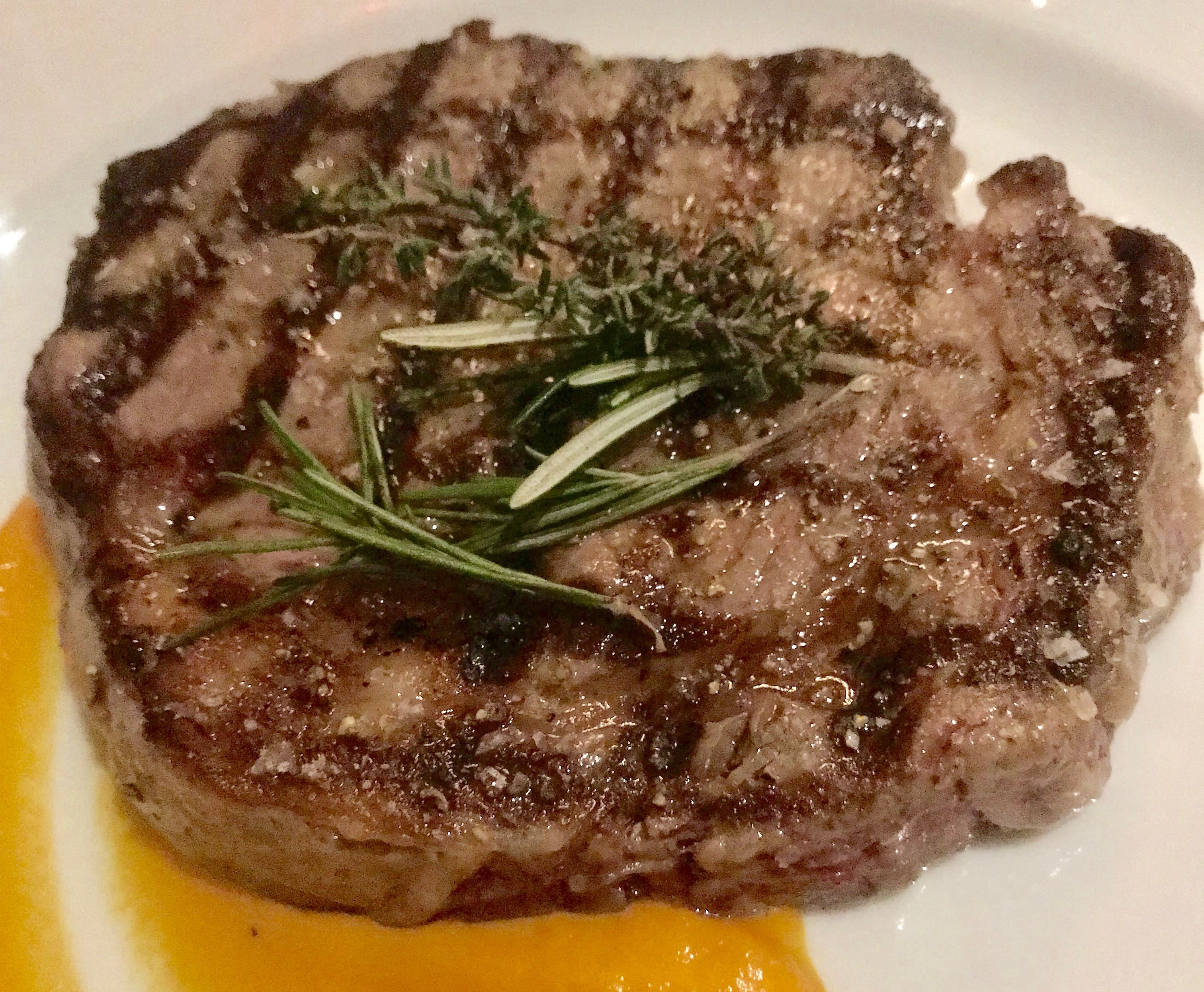 Saftig, men lite smak i den australske biffen. 