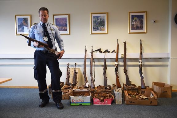 Stor våpensamling fra krigen funnet i låvevegg i Nordhordland