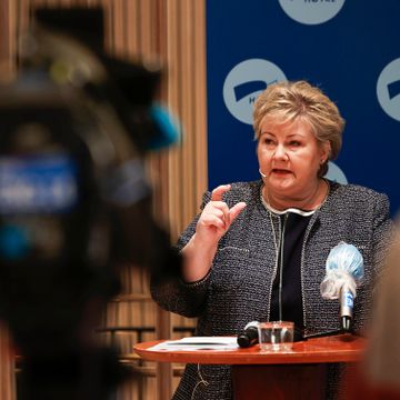 Erna Solberg ønsker Frp velkommen tilbake i regjering