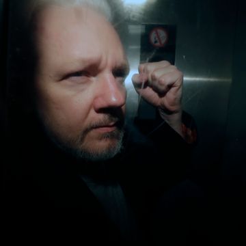 Assange blir ikke begjært utlevert til Sverige: – En stor seier