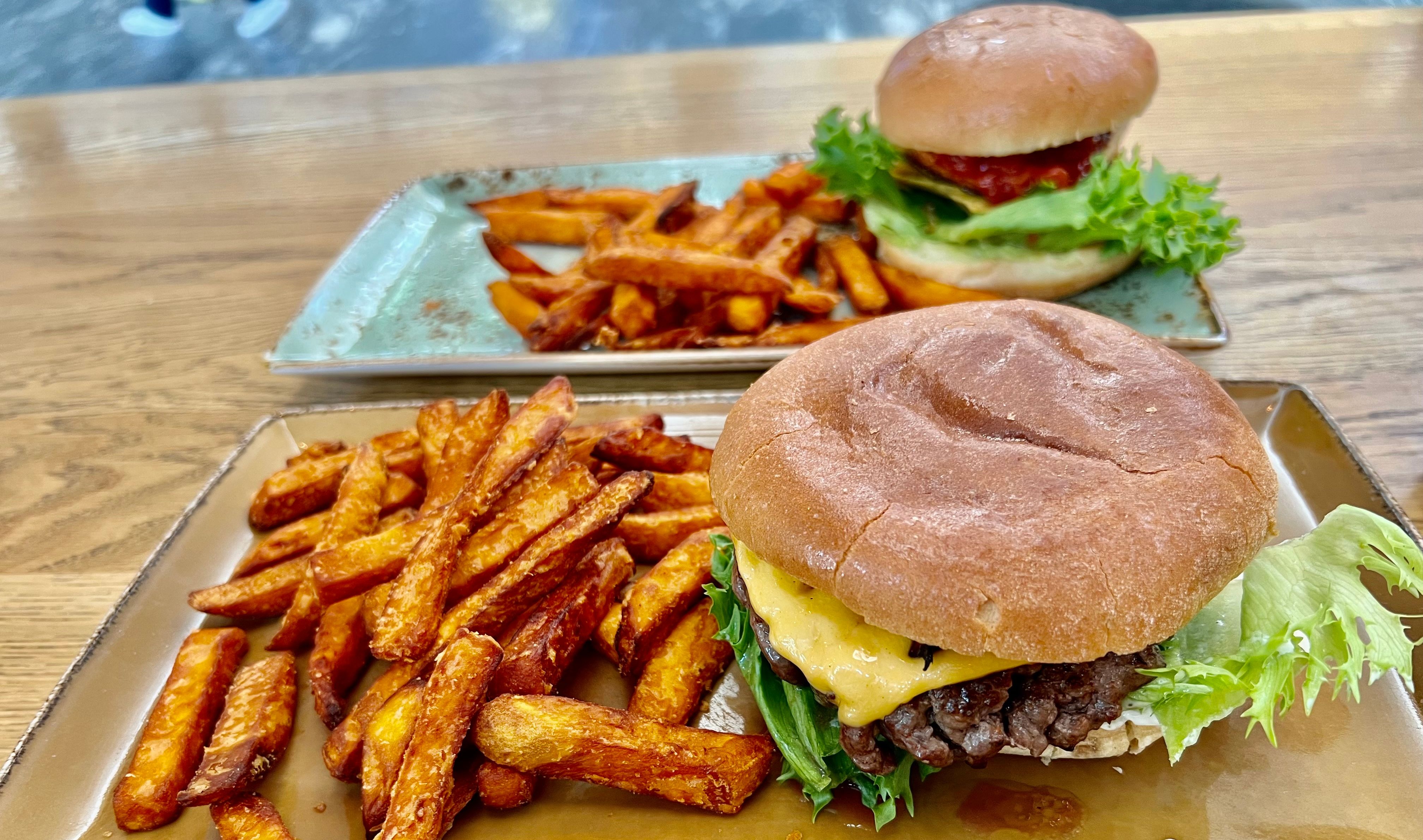 En god og en middels burger. 