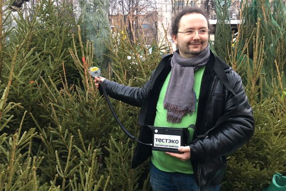 Her leter de etter radioaktive juletrær i Moskva. Russere advares mot å kjøpe trær med ukjent opprinnelse.
